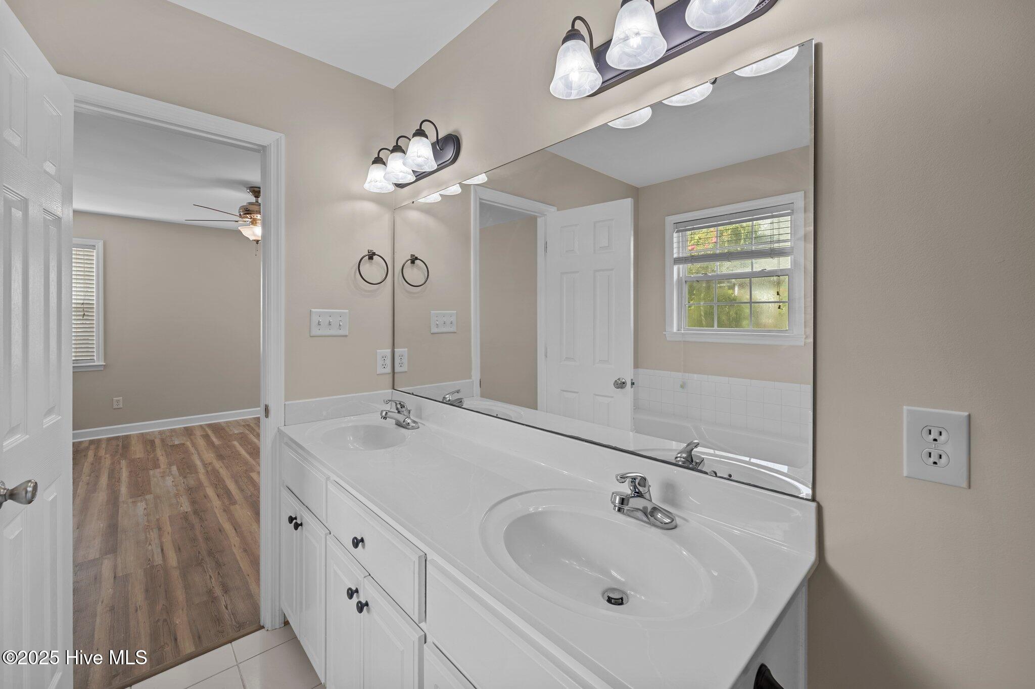 100 Iverson Lane Property Photo 10