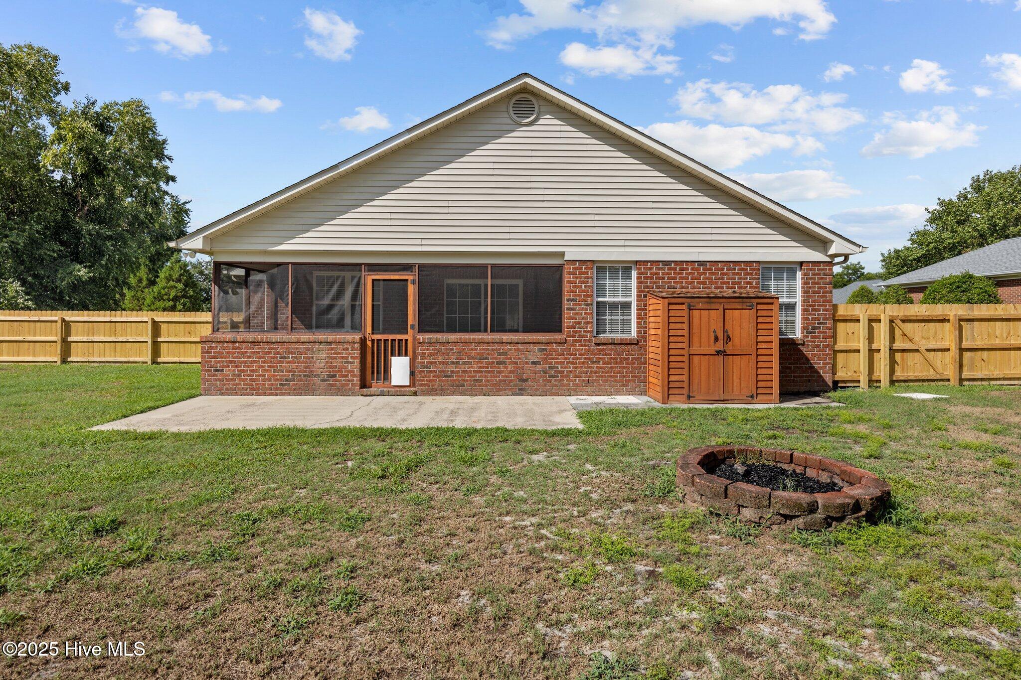 100 Iverson Lane Property Photo 16