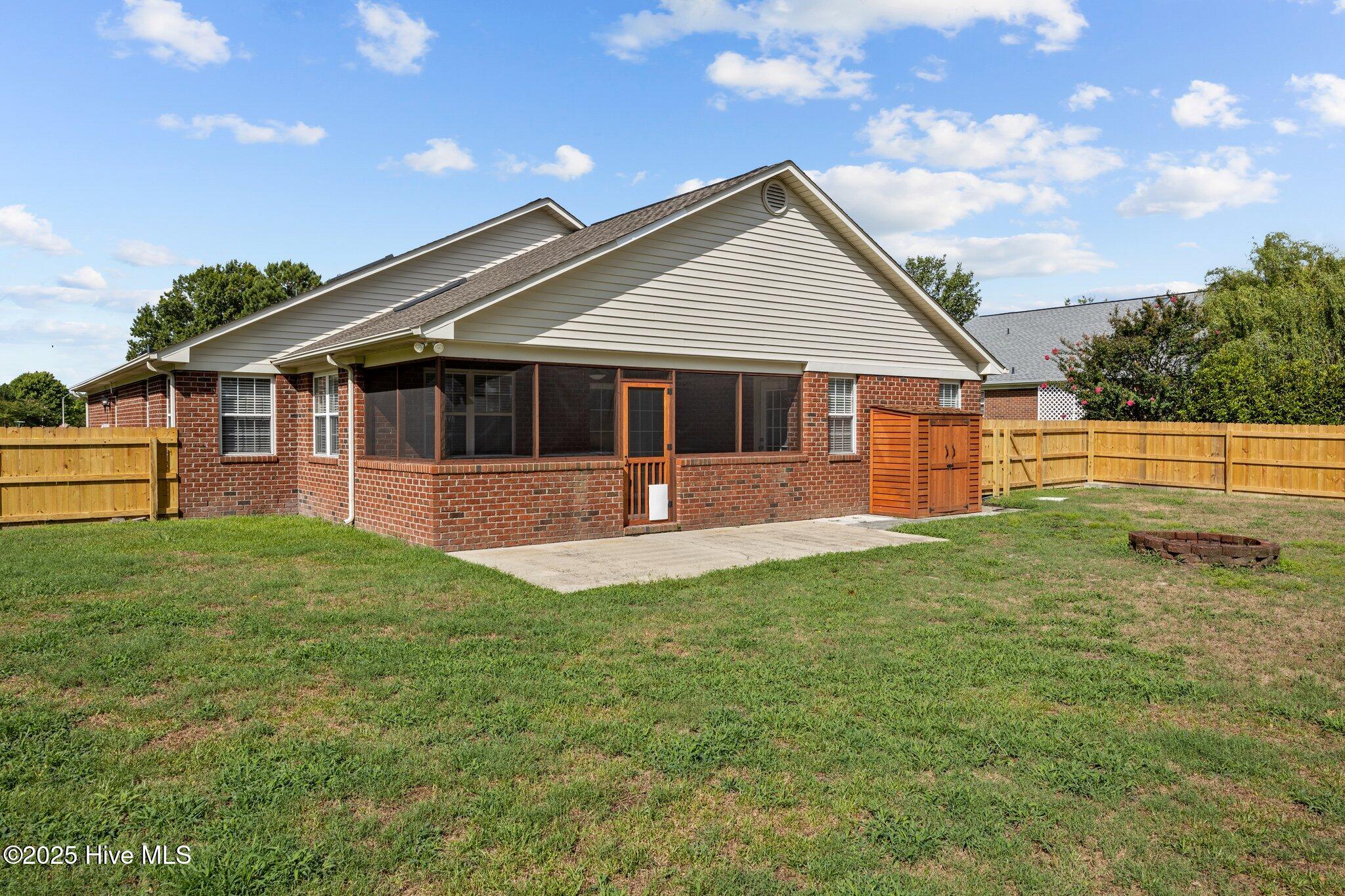 100 Iverson Lane Property Photo 17