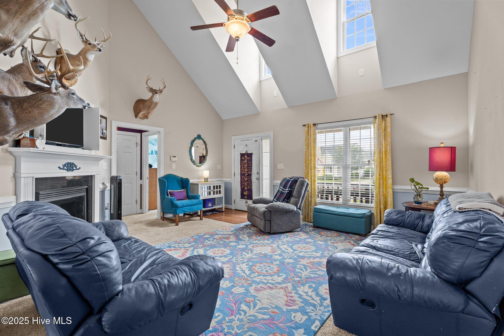 3918 Country Club Drive Property Photo 4
