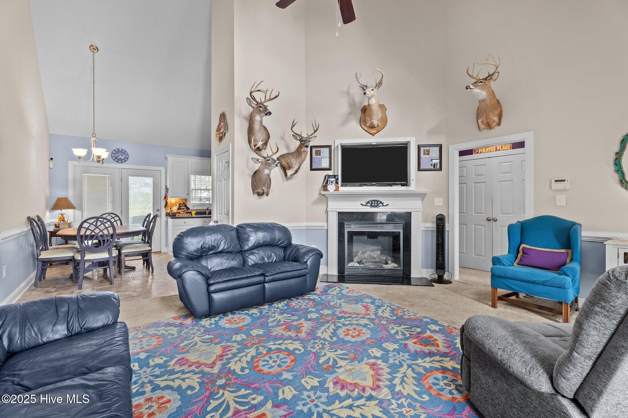 3918 Country Club Drive Property Photo 5