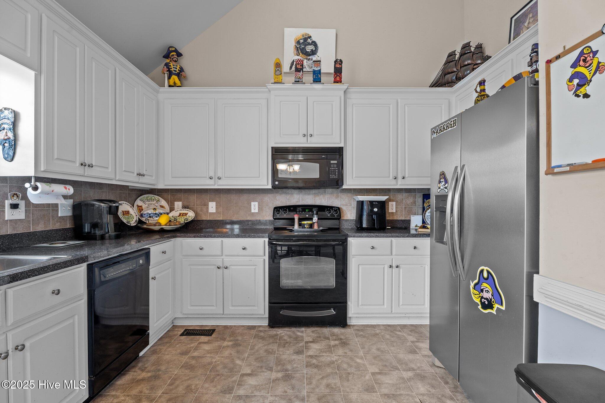3918 Country Club Drive Property Photo 10