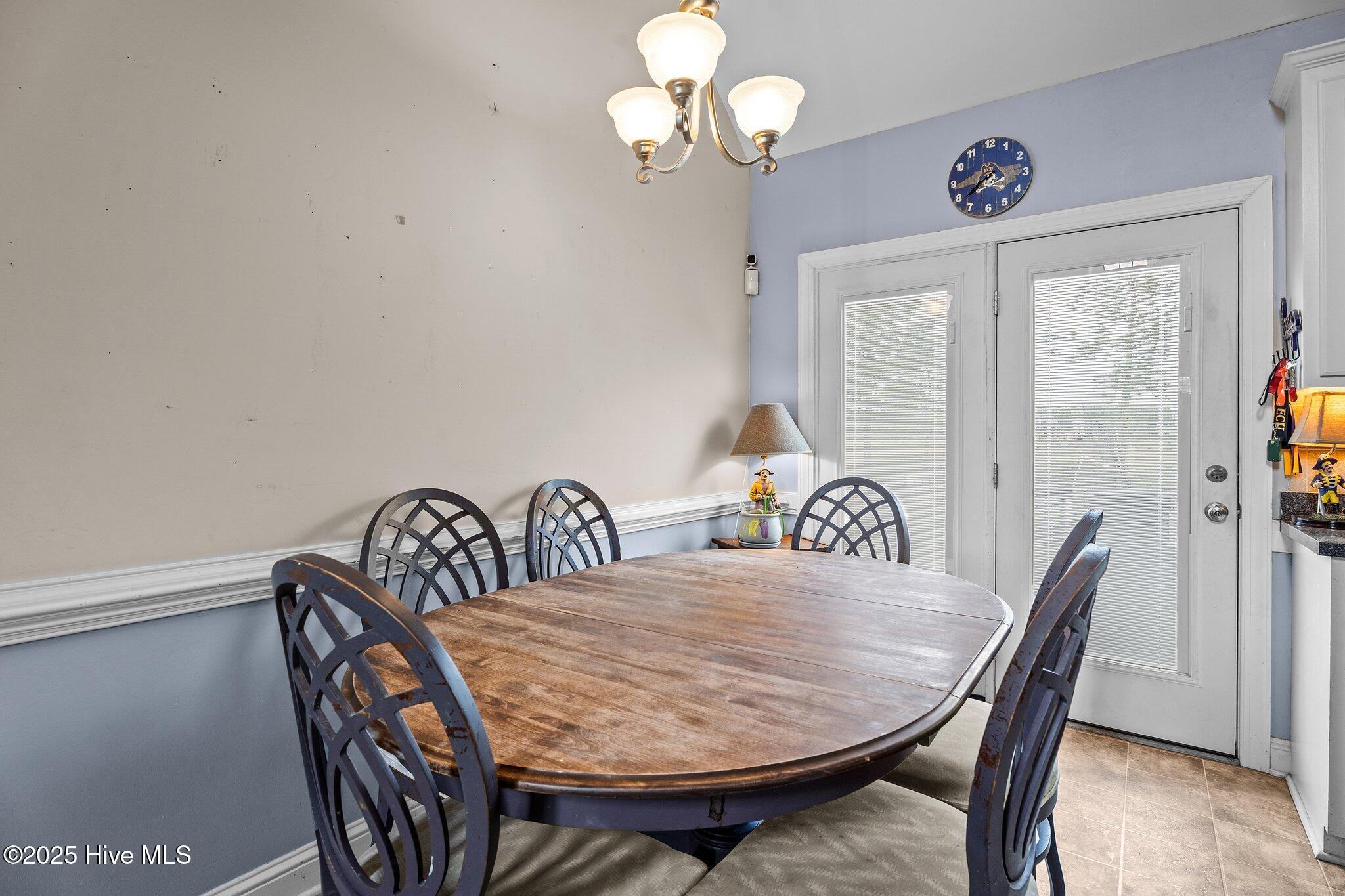 3918 Country Club Drive Property Photo 11