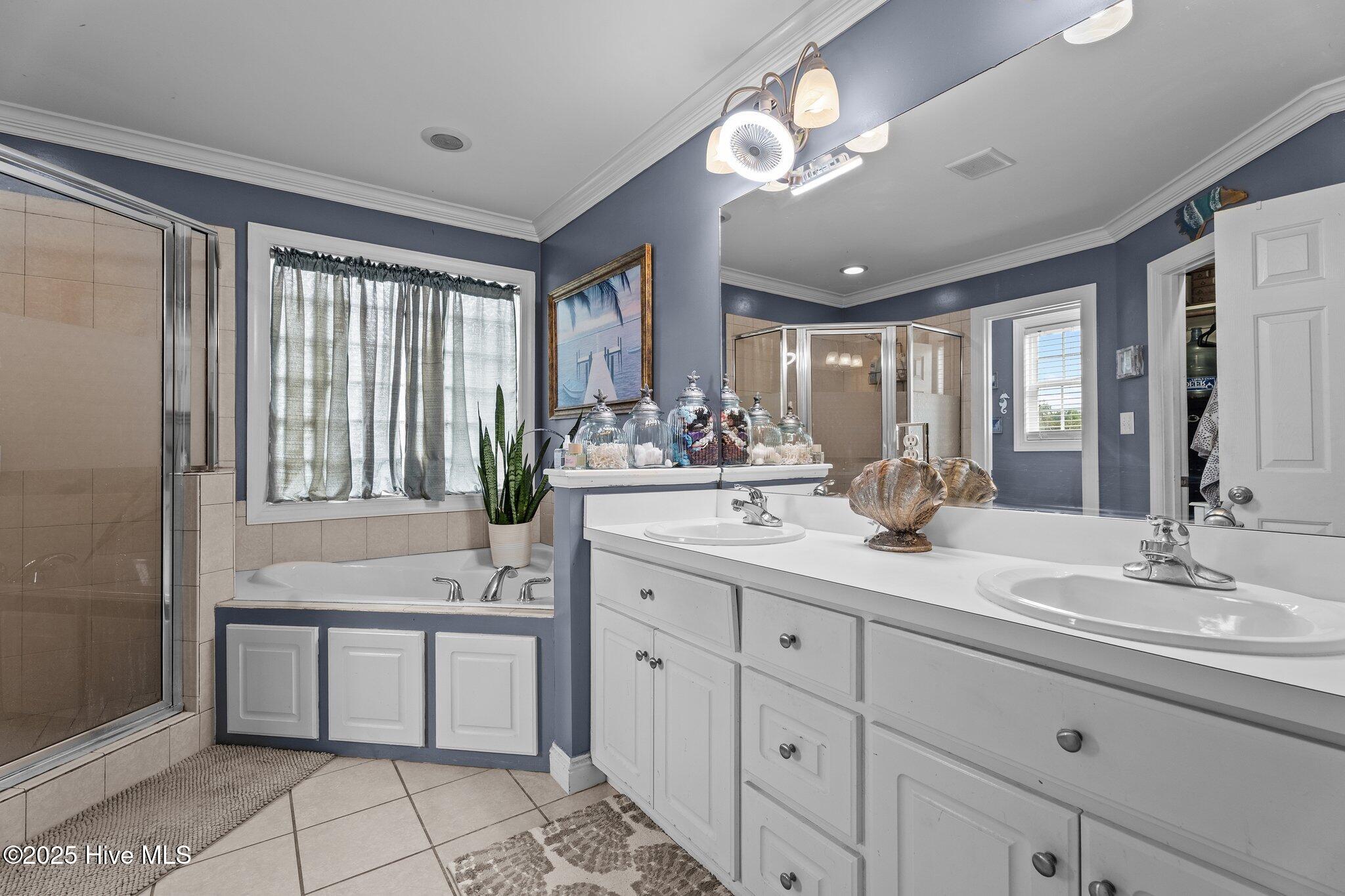 3918 Country Club Drive Property Photo 14