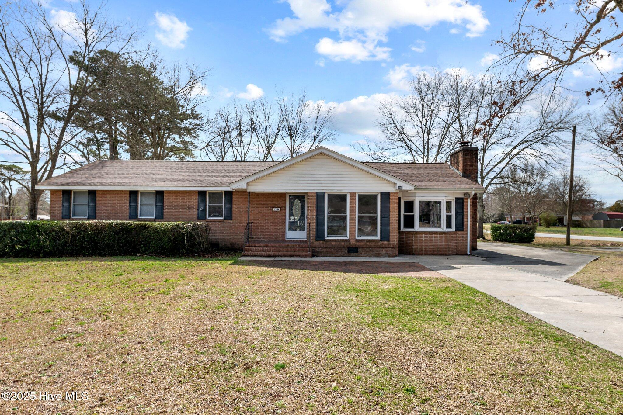 100 Crystal Lake Drive Property Photo 1