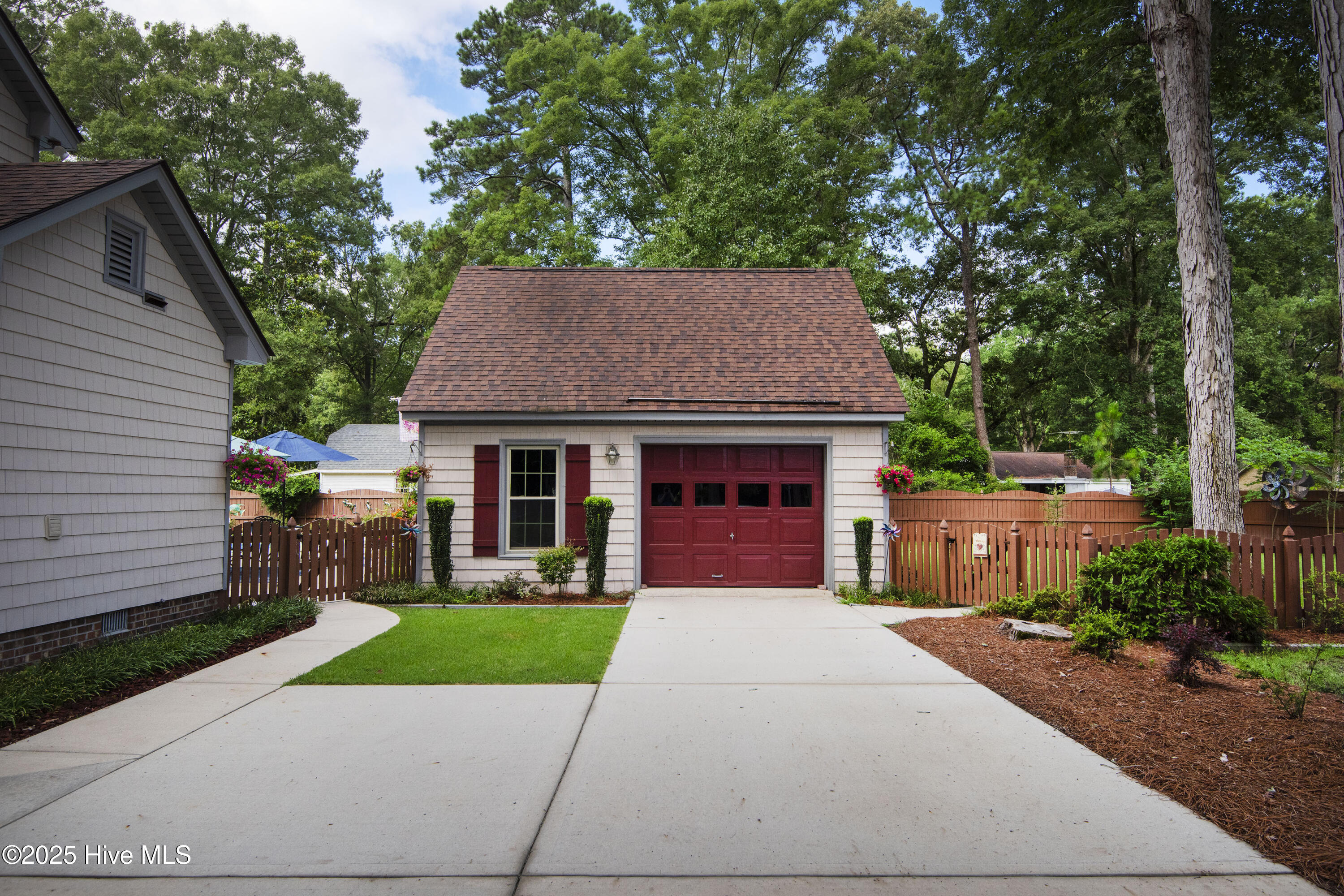 1406 Macon Place Property Photo 3