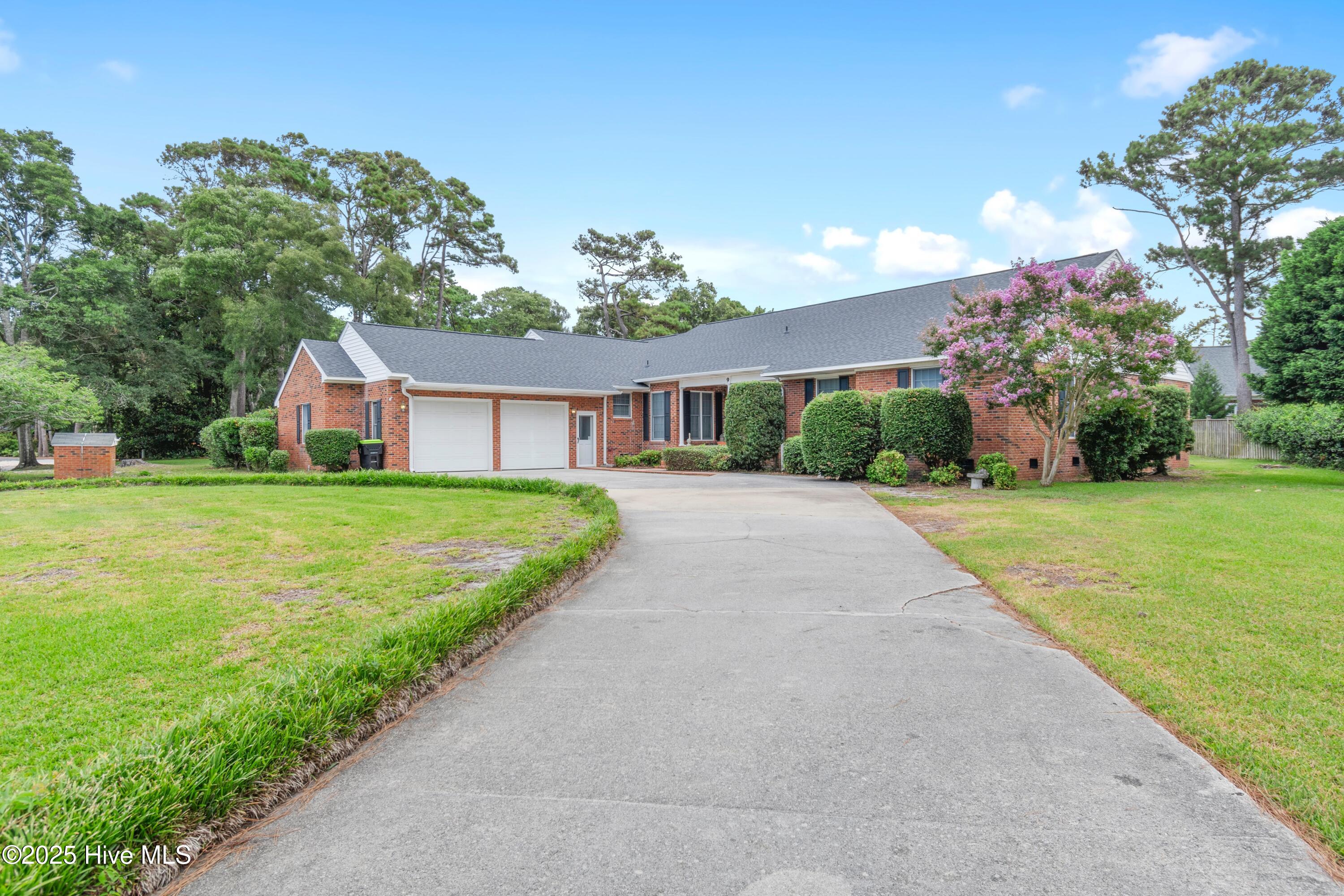 9 Quail Hollow Drive Property Photo 2