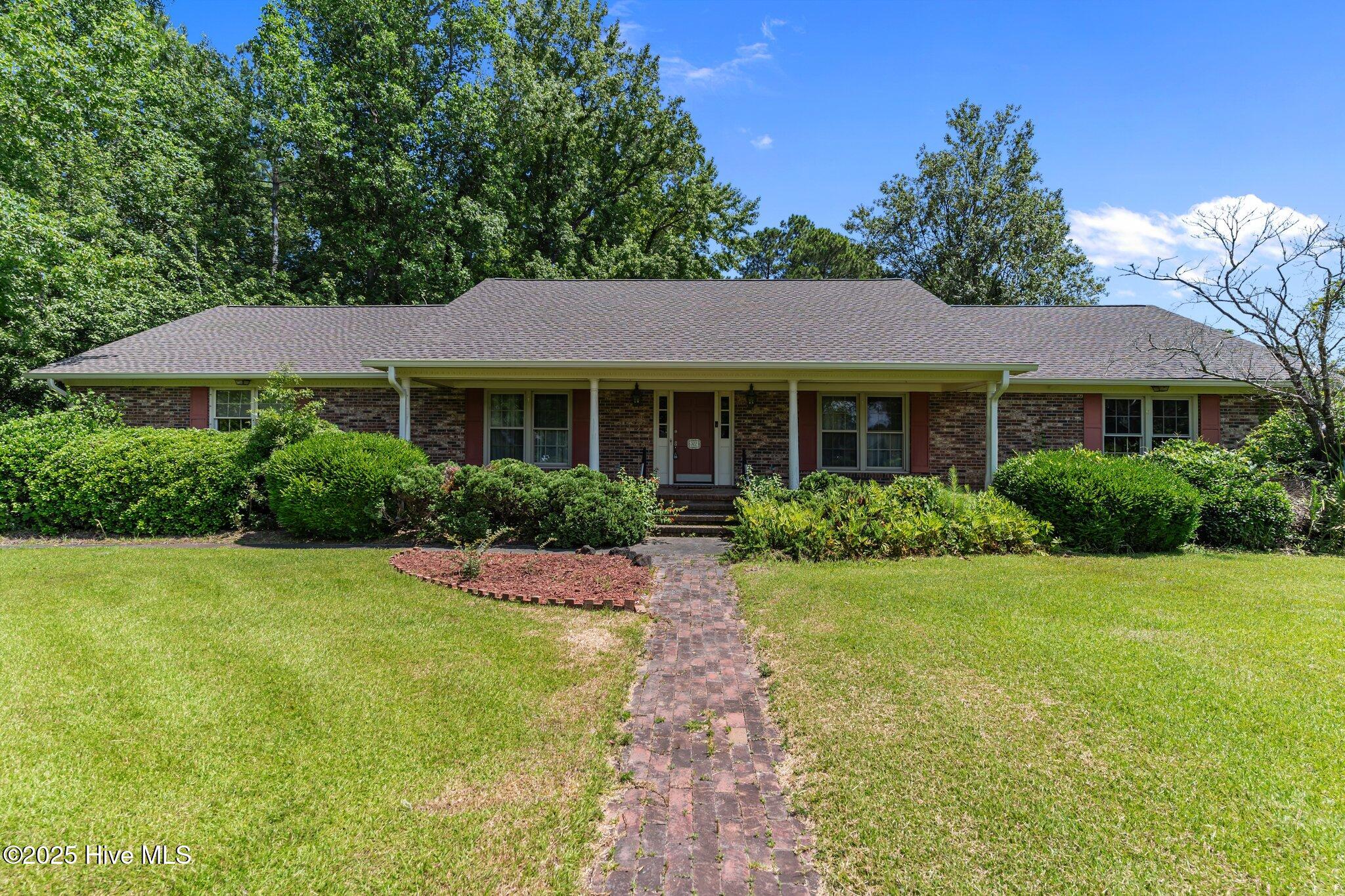 302 Foxhall Court Property Photo 1