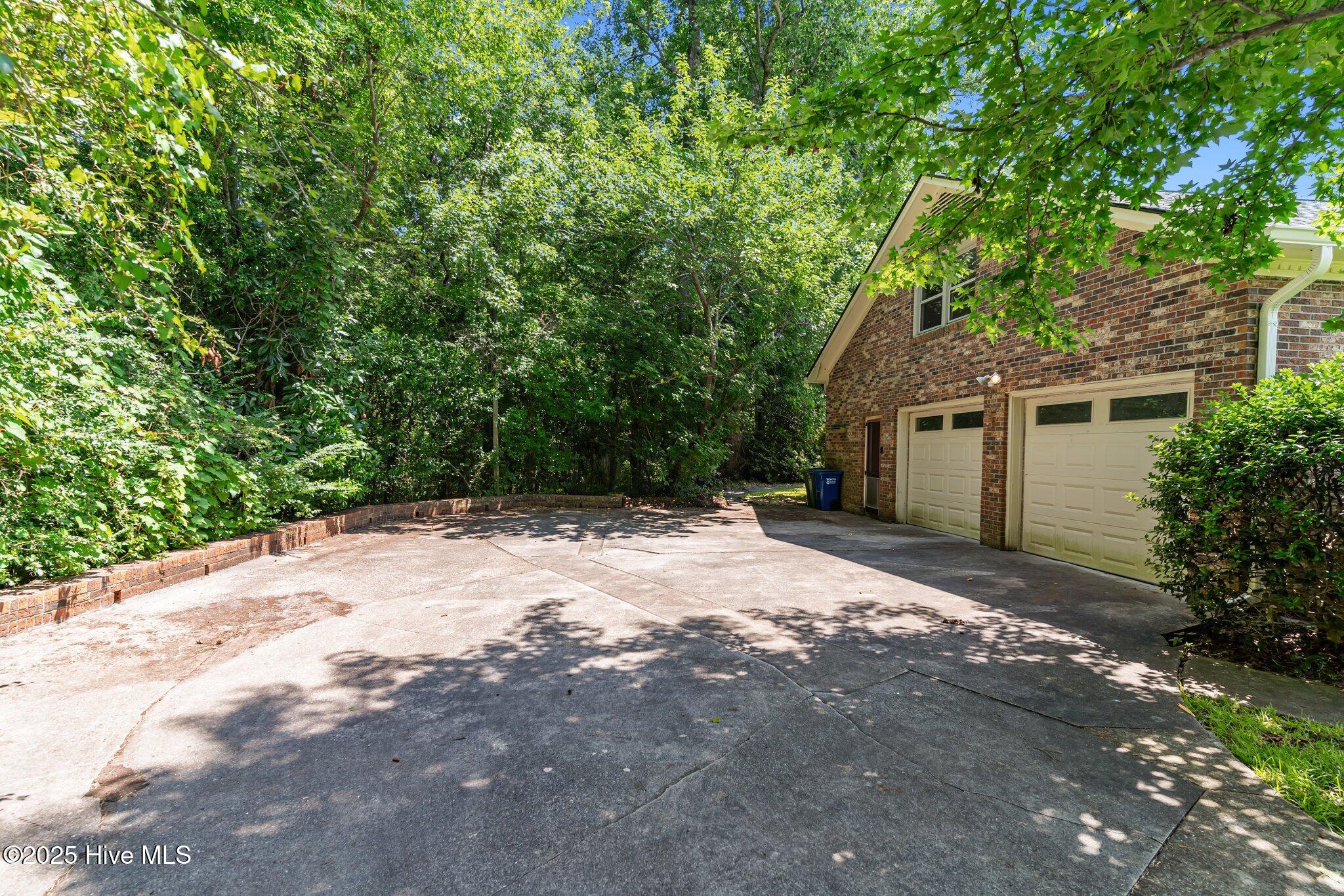 302 Foxhall Court Property Photo 7