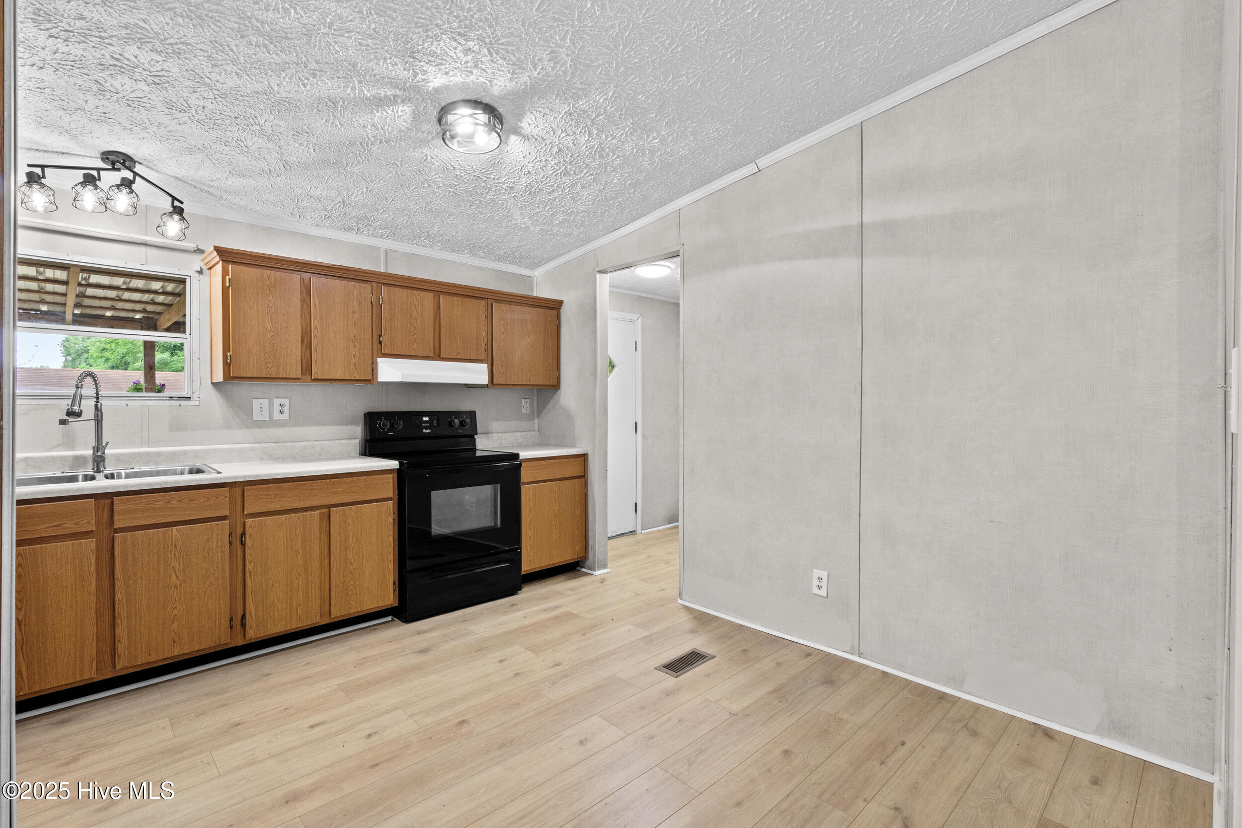 2126 Malpass Corner Road Property Photo 13