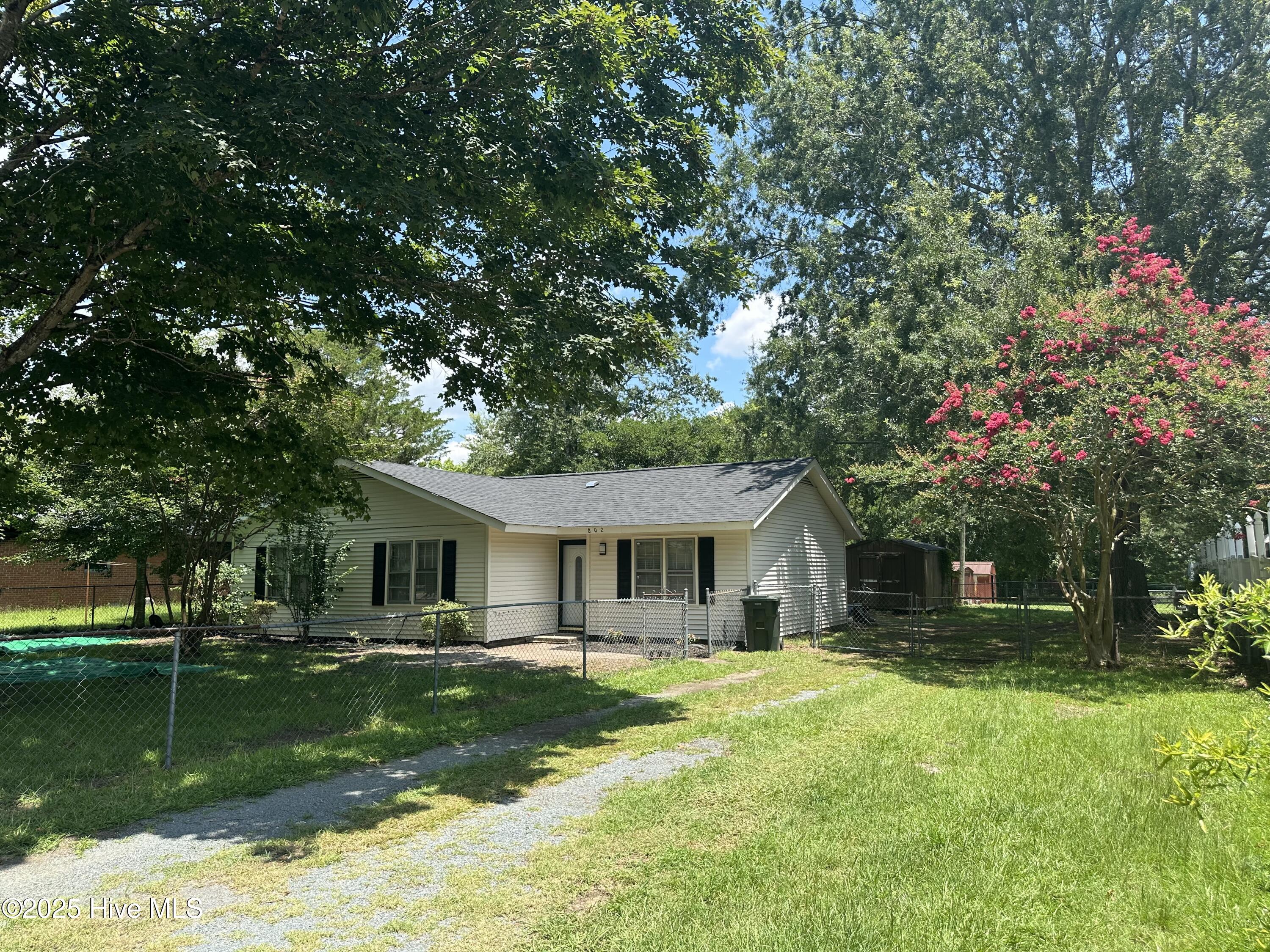 802 Glenn Street Property Photo 2