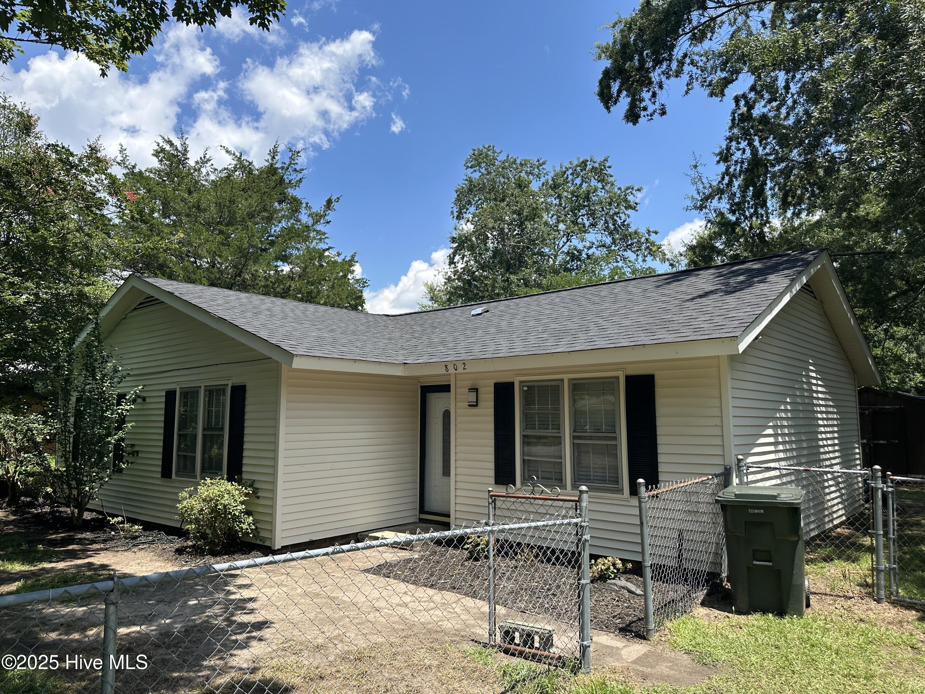 802 Glenn Street Property Photo 3