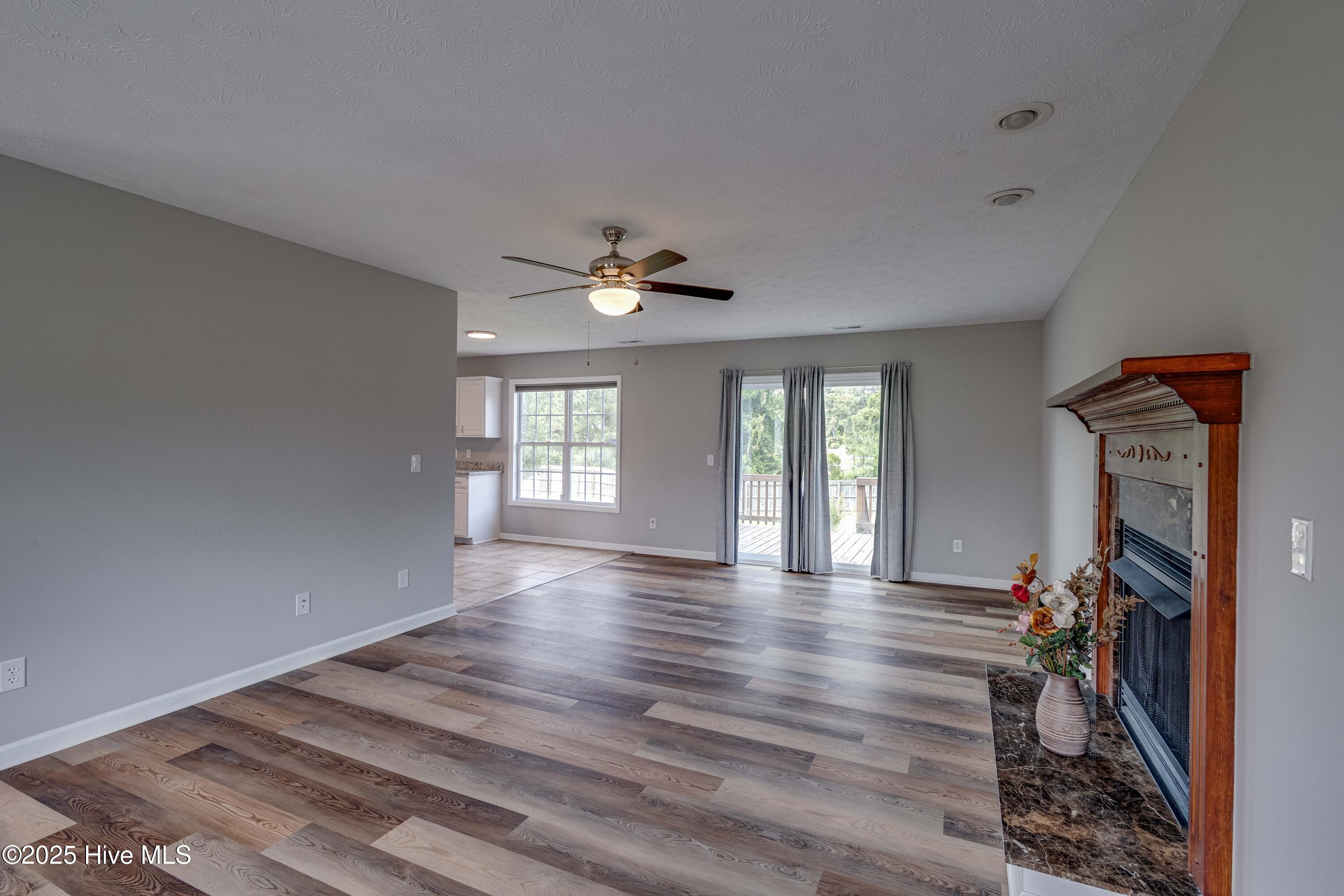 215 Rutherford Way Property Photo 6