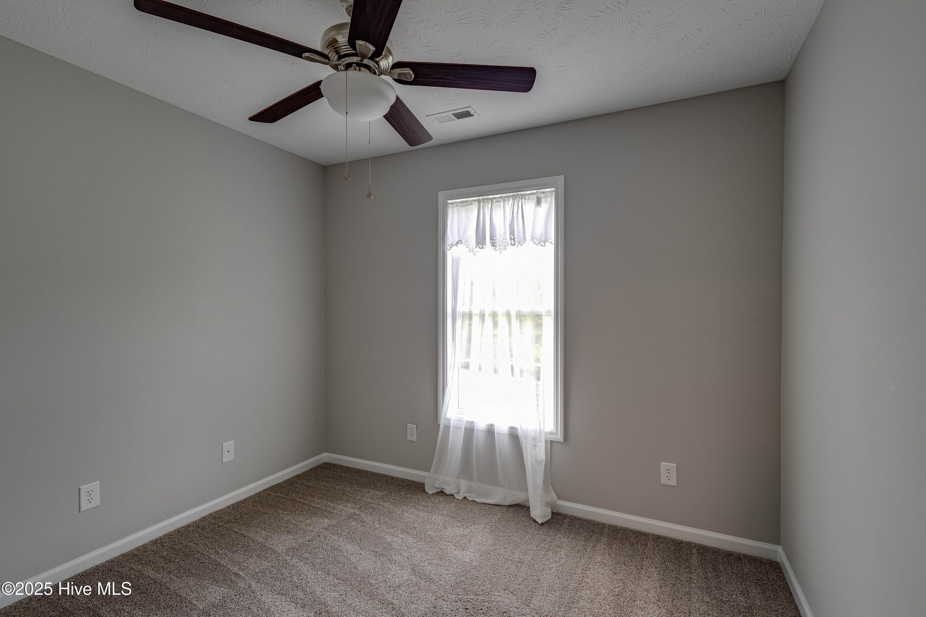 215 Rutherford Way Property Photo 28