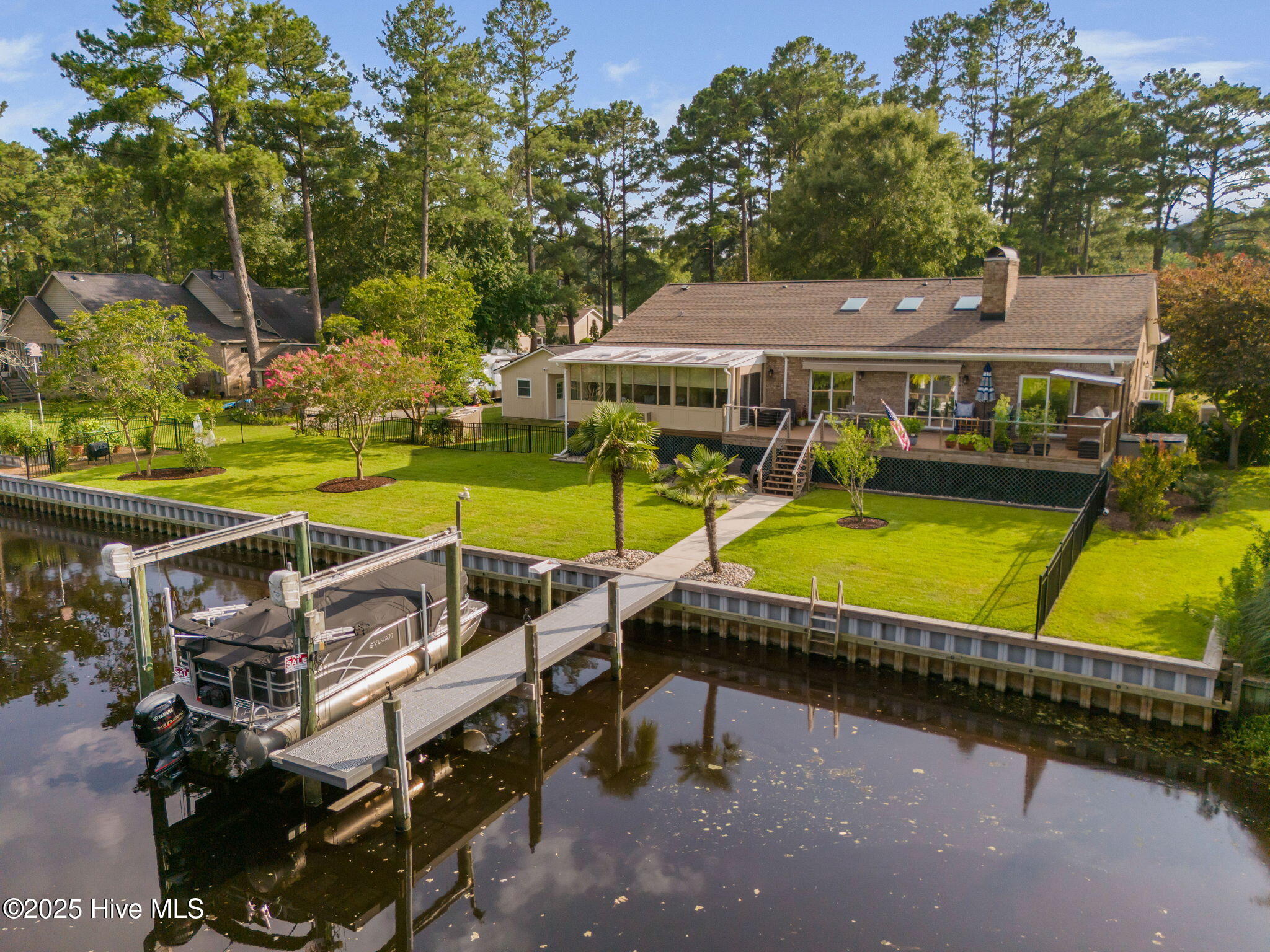 208 Outrigger Road Property Photo 1