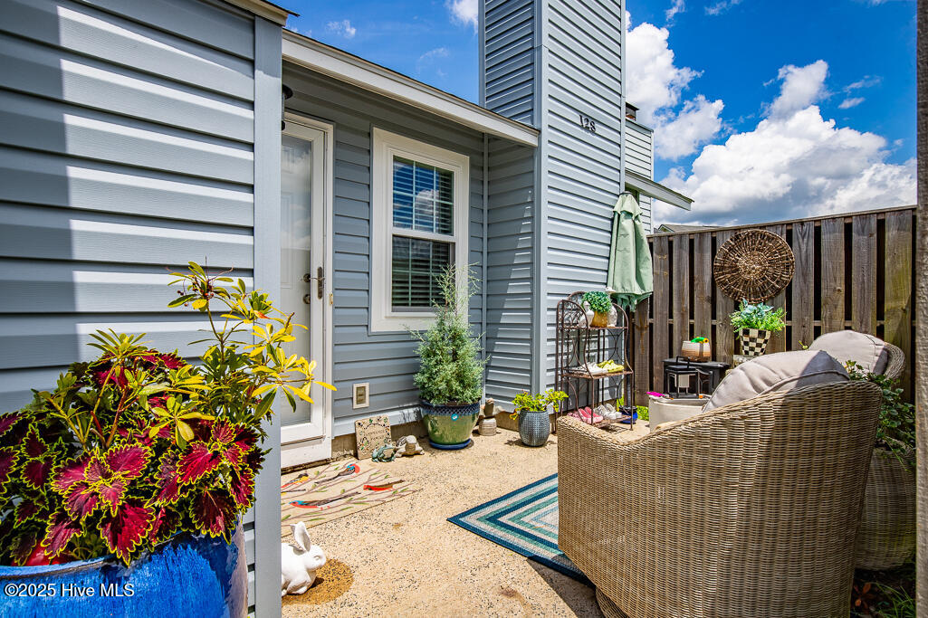 128 Witten Circle Property Photo 2
