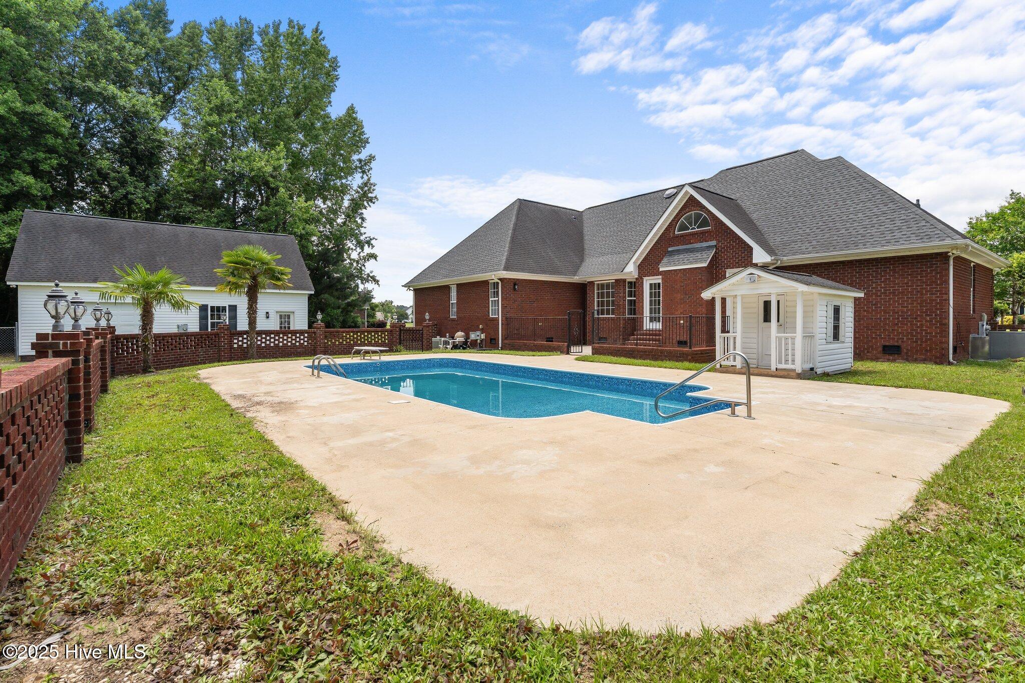400 Adler Lane Property Photo 4