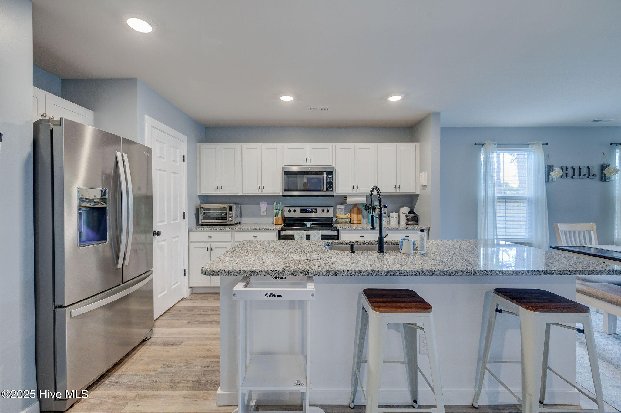 870 Westway Road Property Photo 6