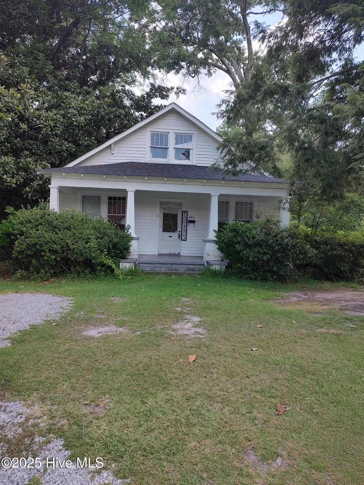 401 S Oleander Avenue Property Photo 1