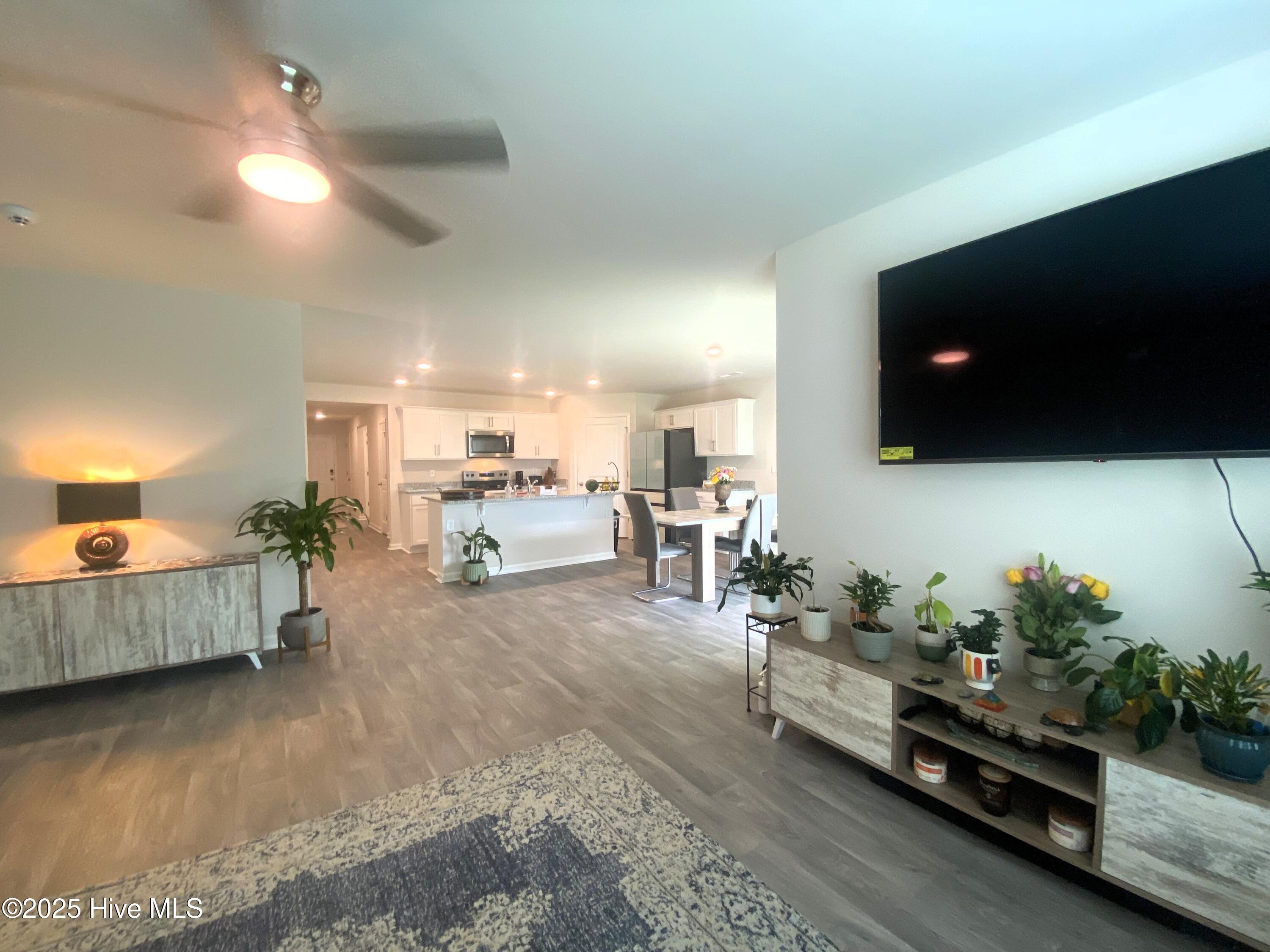 1426 N Wilshire Court Property Photo 9
