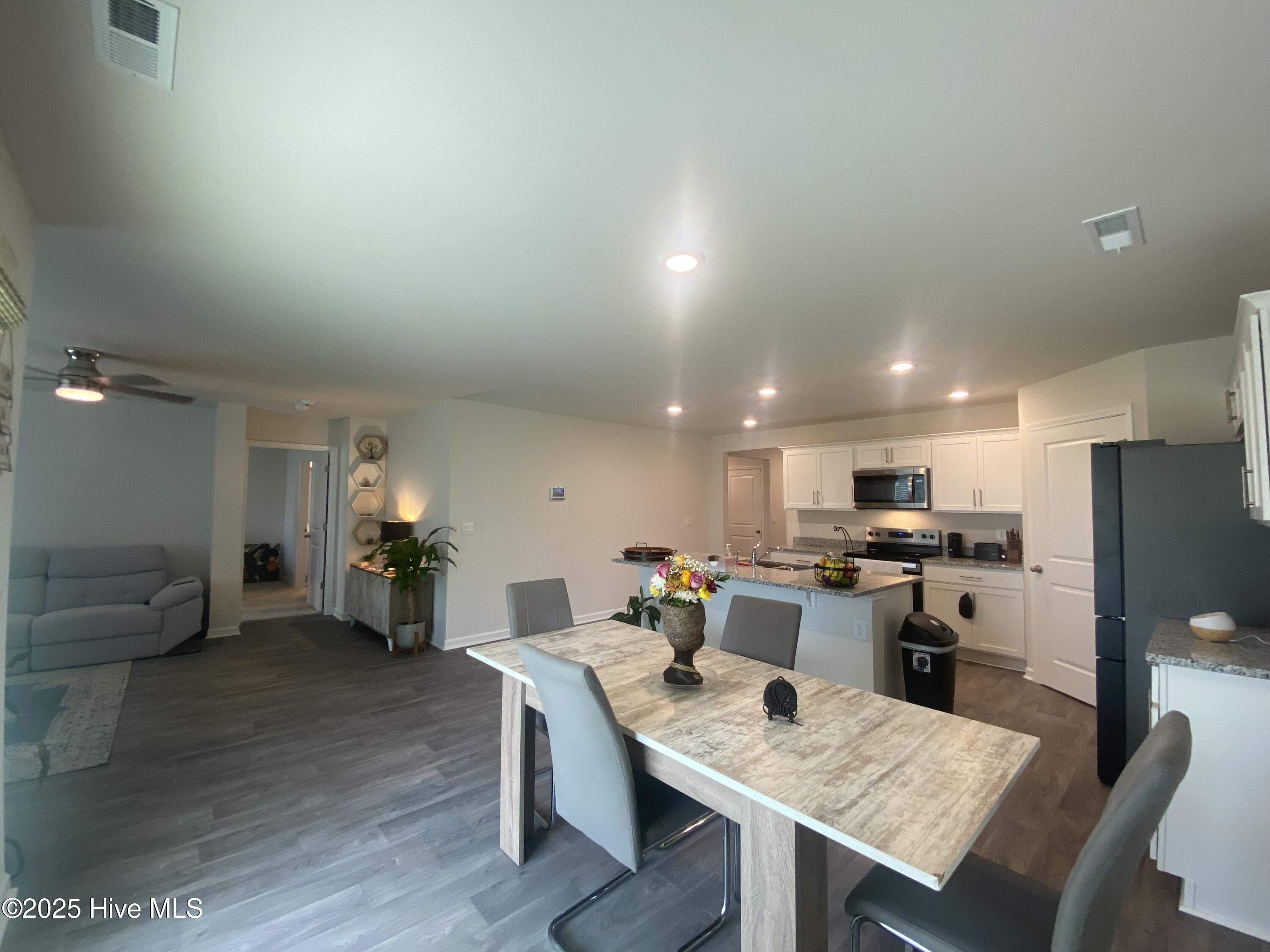 1426 N Wilshire Court Property Photo 28