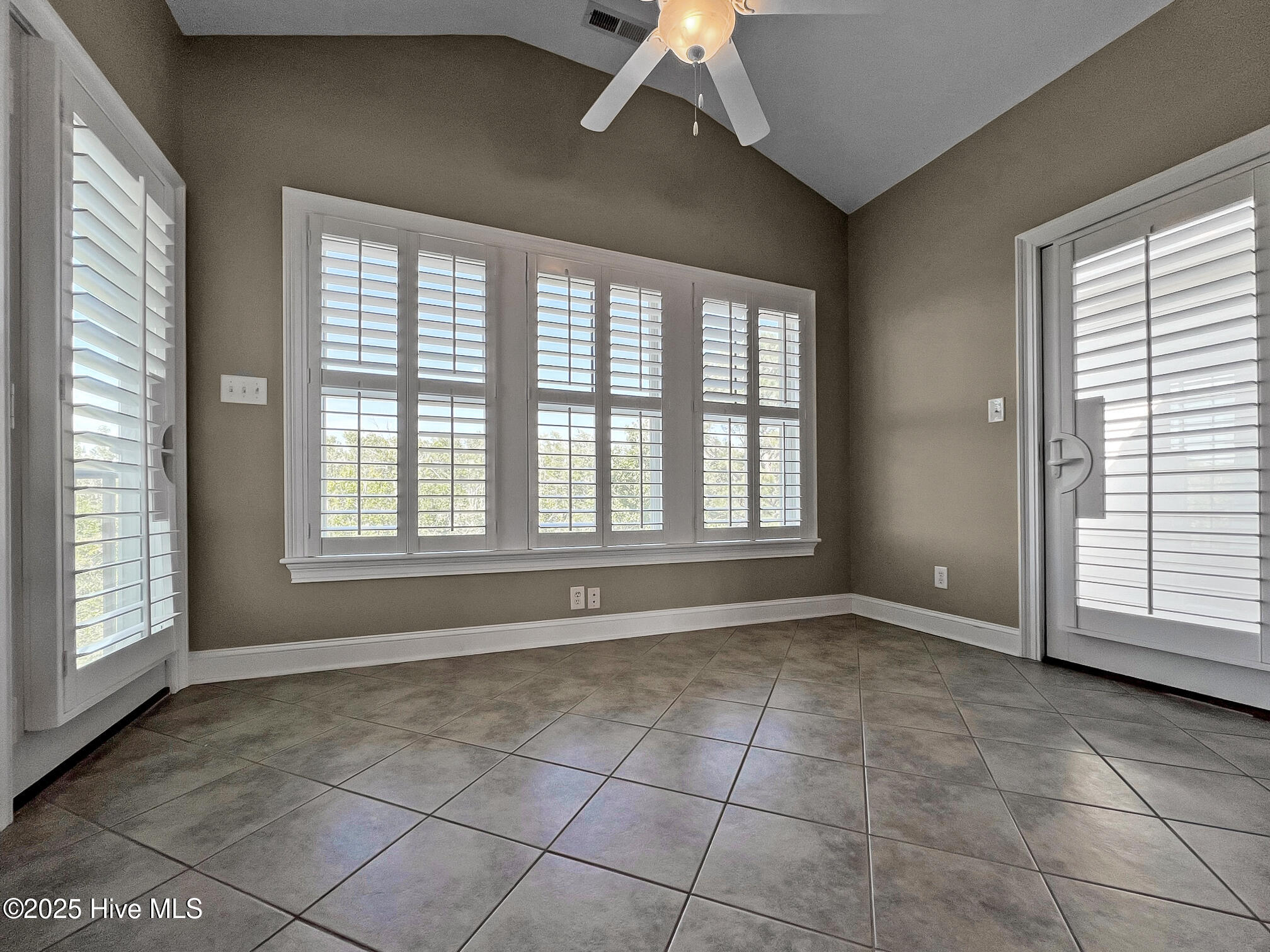 148 Wharf Landing Drive Unit F Property Photo 6