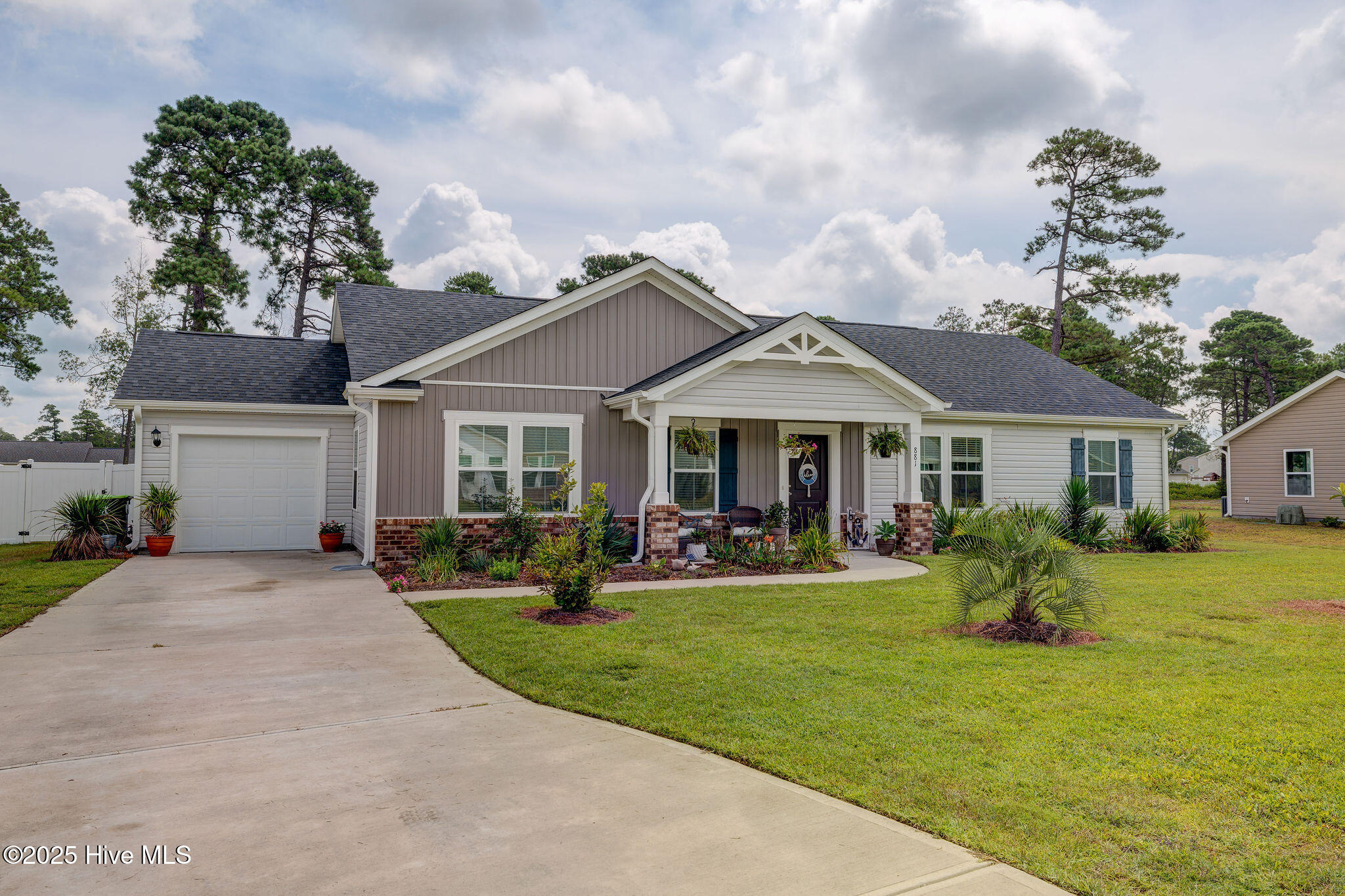 881 Golf View Road Property Photo 1