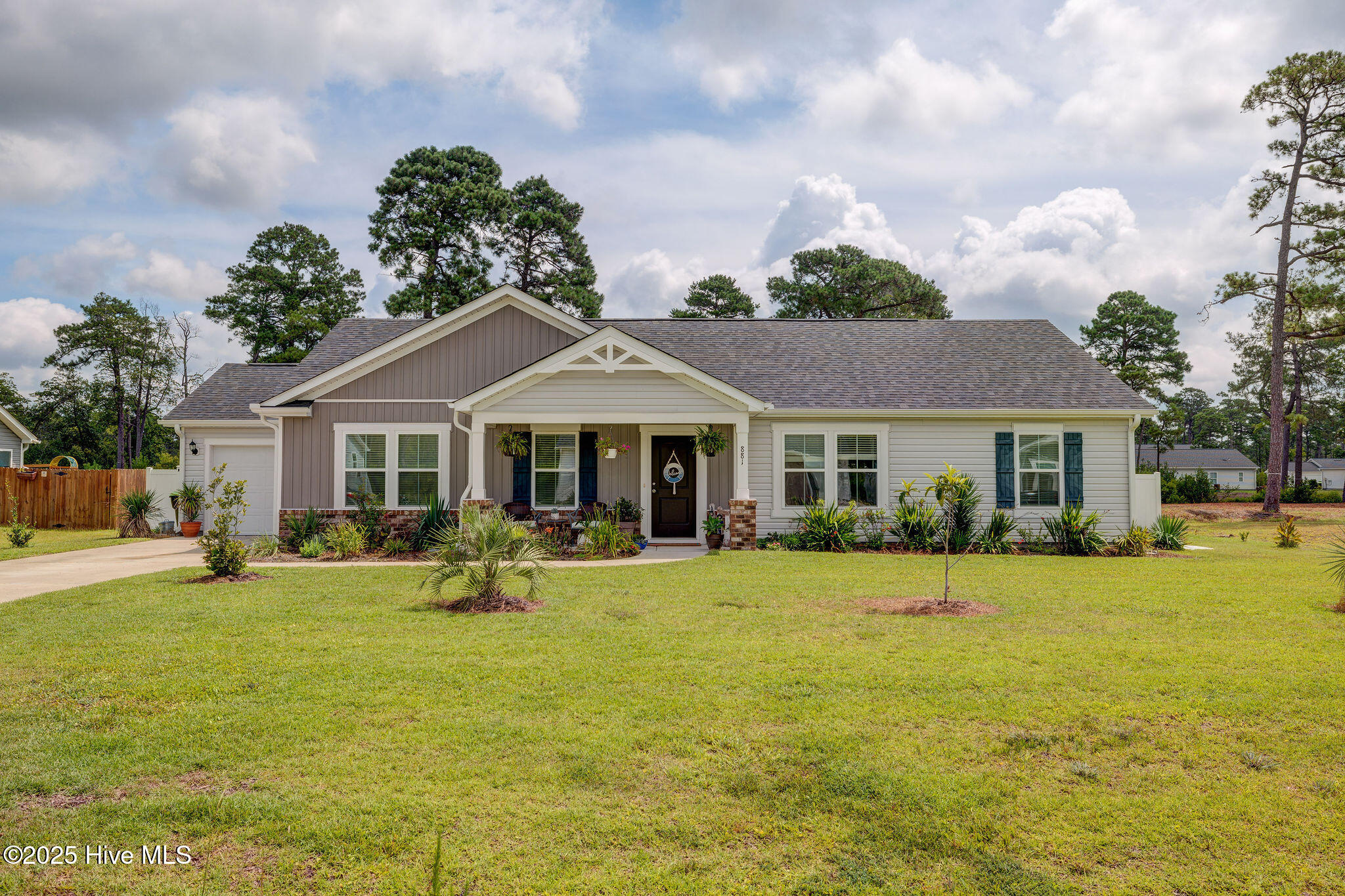 881 Golf View Road Property Photo 2