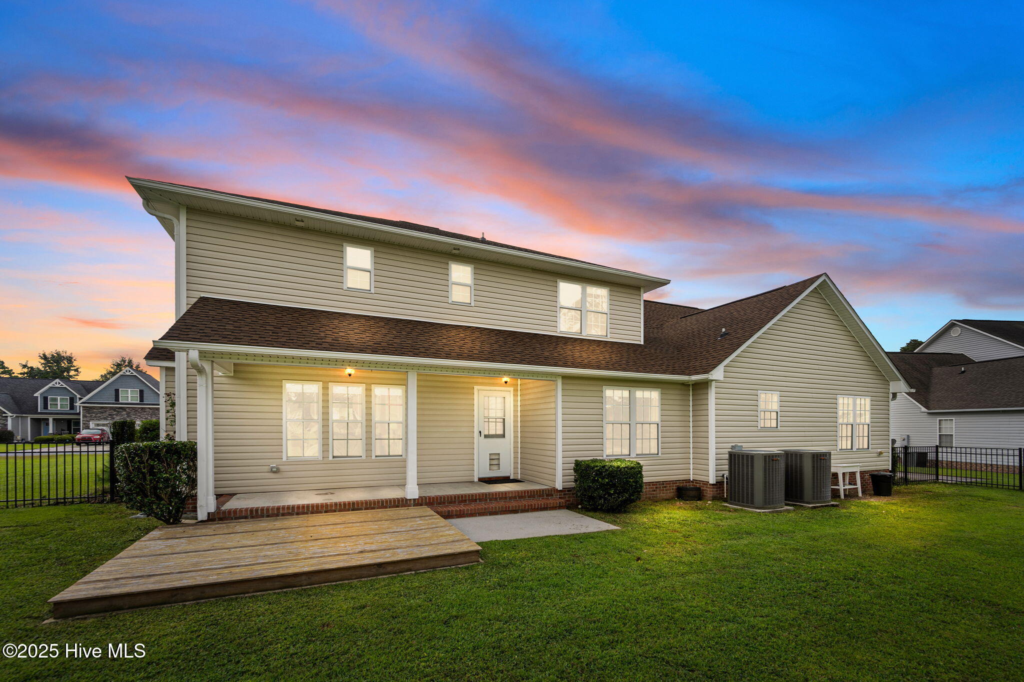 102 Cross Creek Drive Property Photo 3