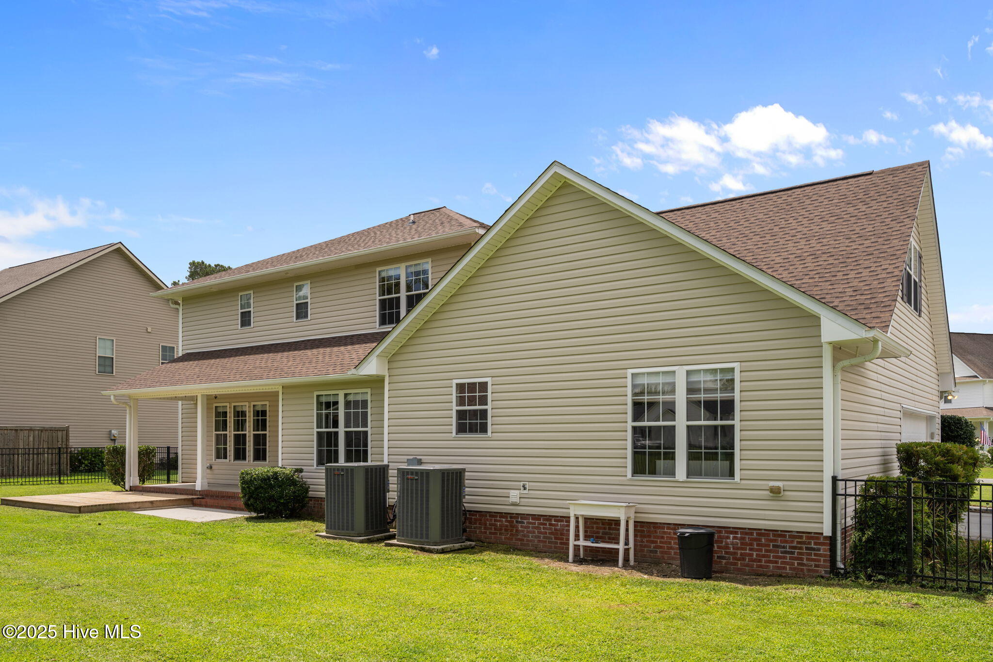 102 Cross Creek Drive Property Photo 8