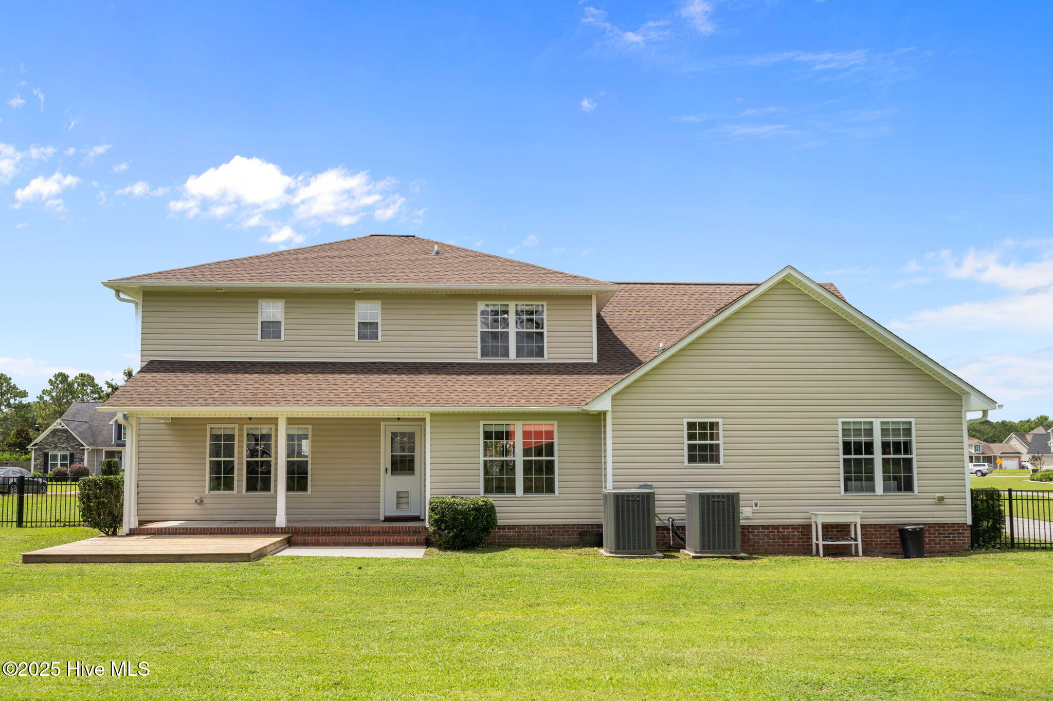102 Cross Creek Drive Property Photo 9