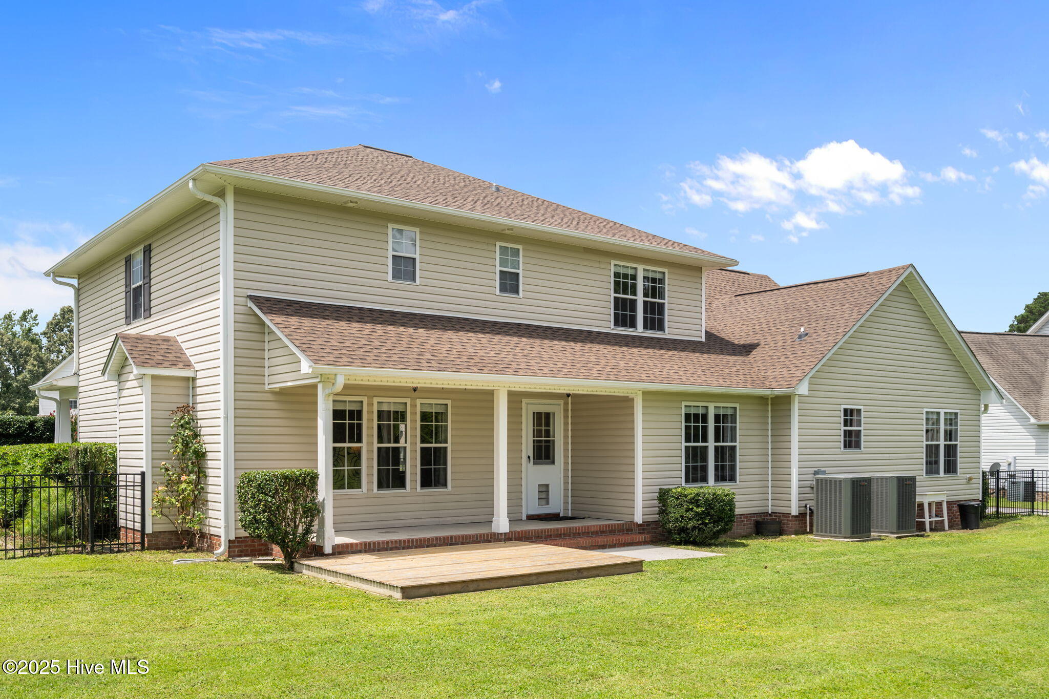 102 Cross Creek Drive Property Photo 10