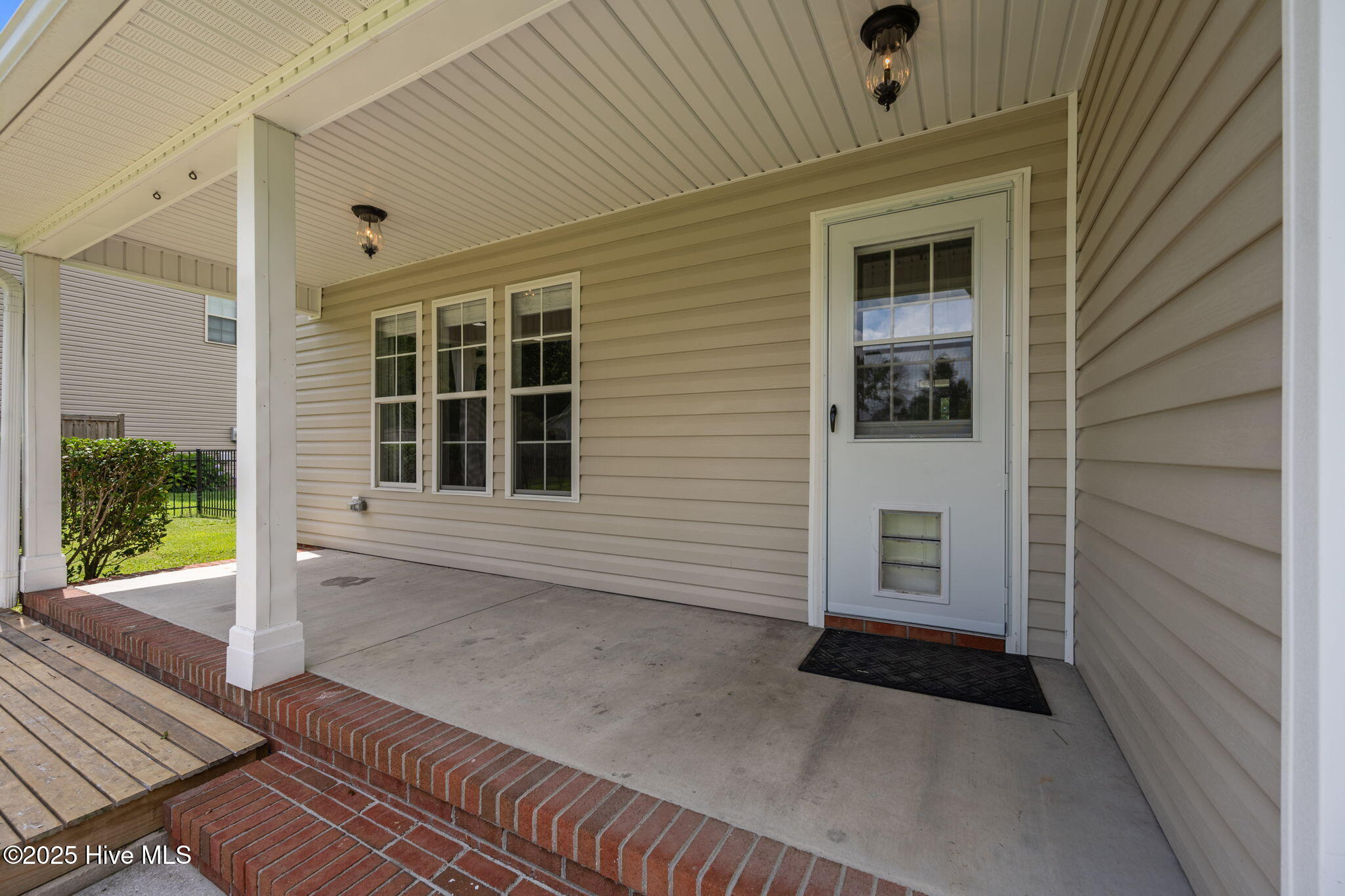 102 Cross Creek Drive Property Photo 12