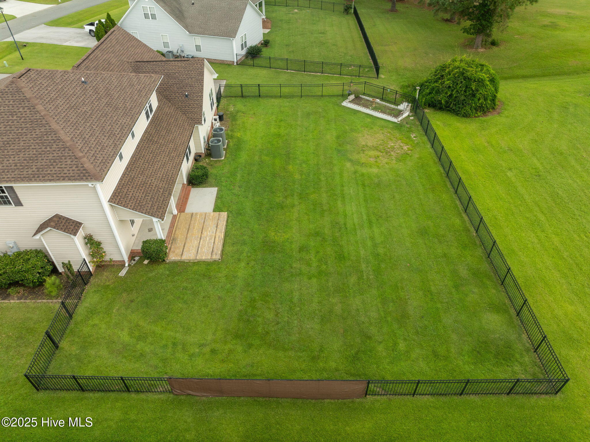 102 Cross Creek Drive Property Photo 17