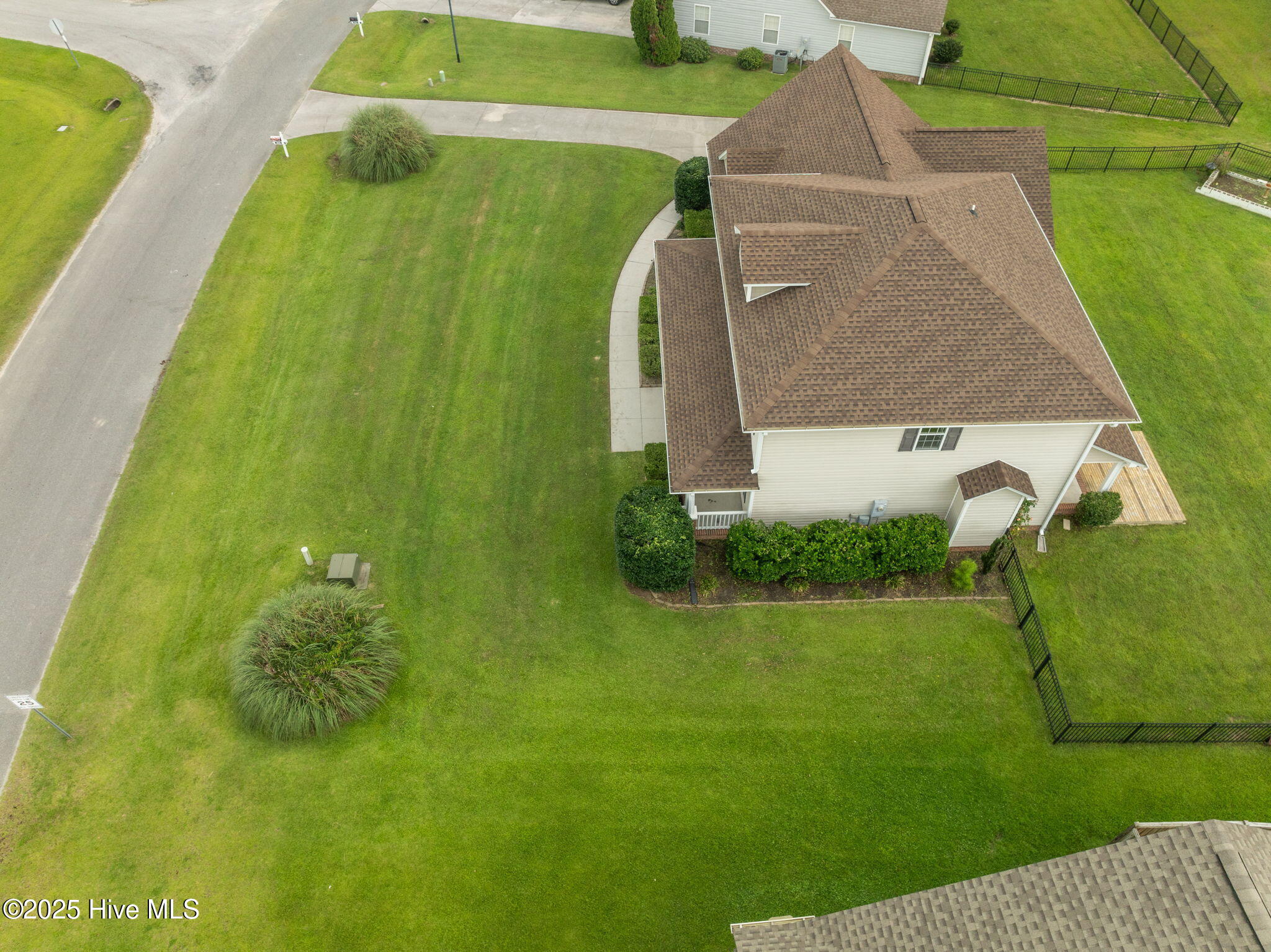 102 Cross Creek Drive Property Photo 18