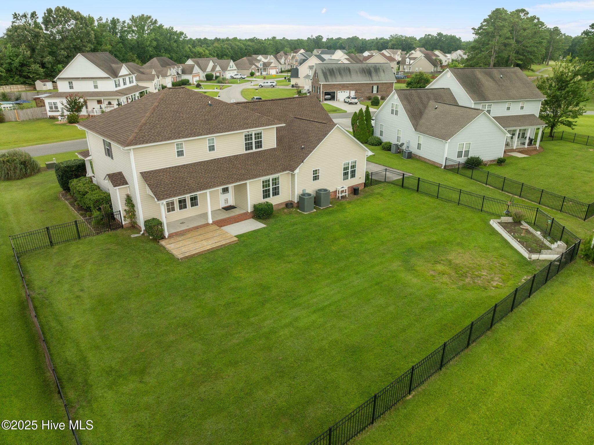 102 Cross Creek Drive Property Photo 18