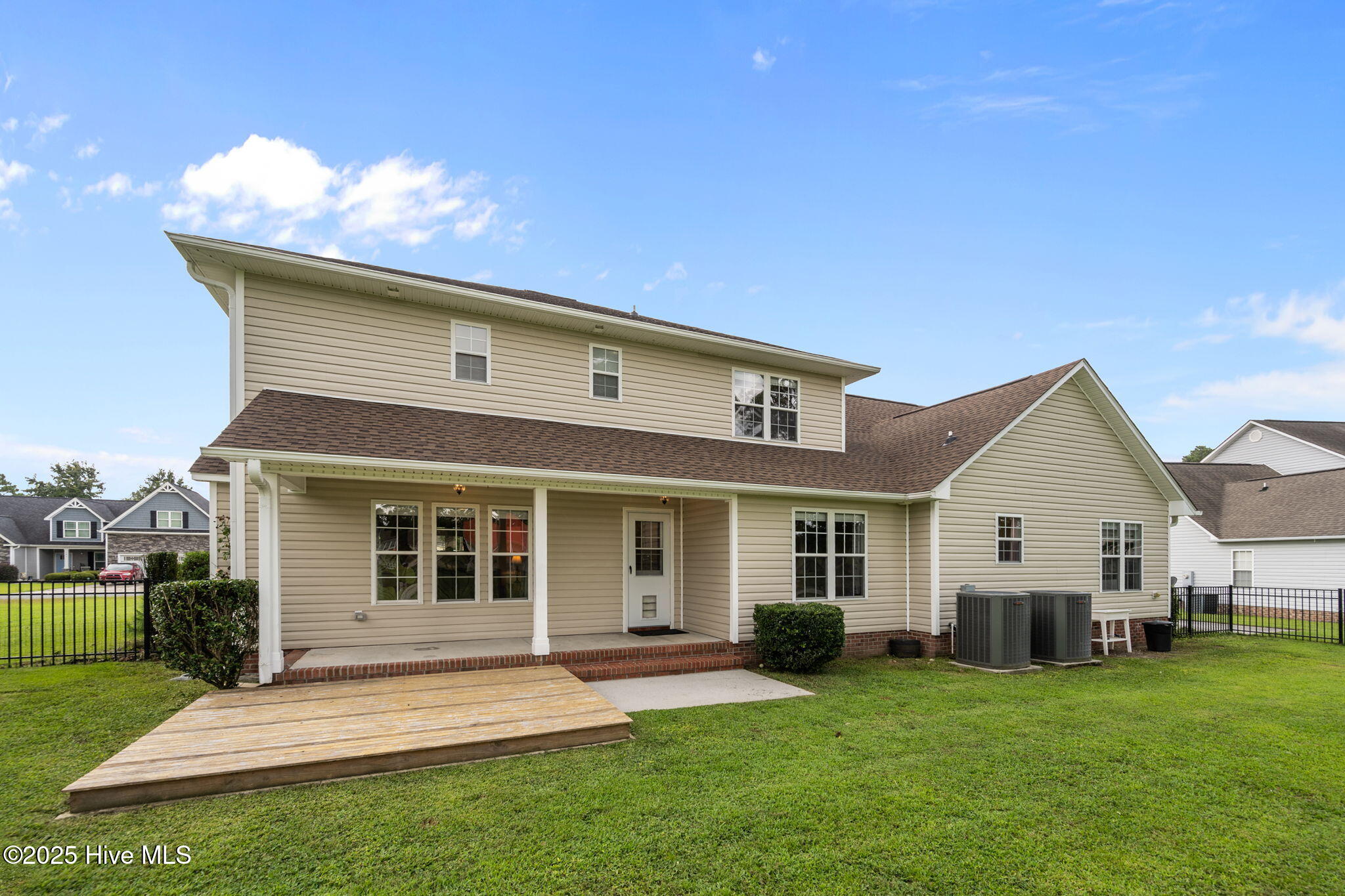 102 Cross Creek Drive Property Photo 25