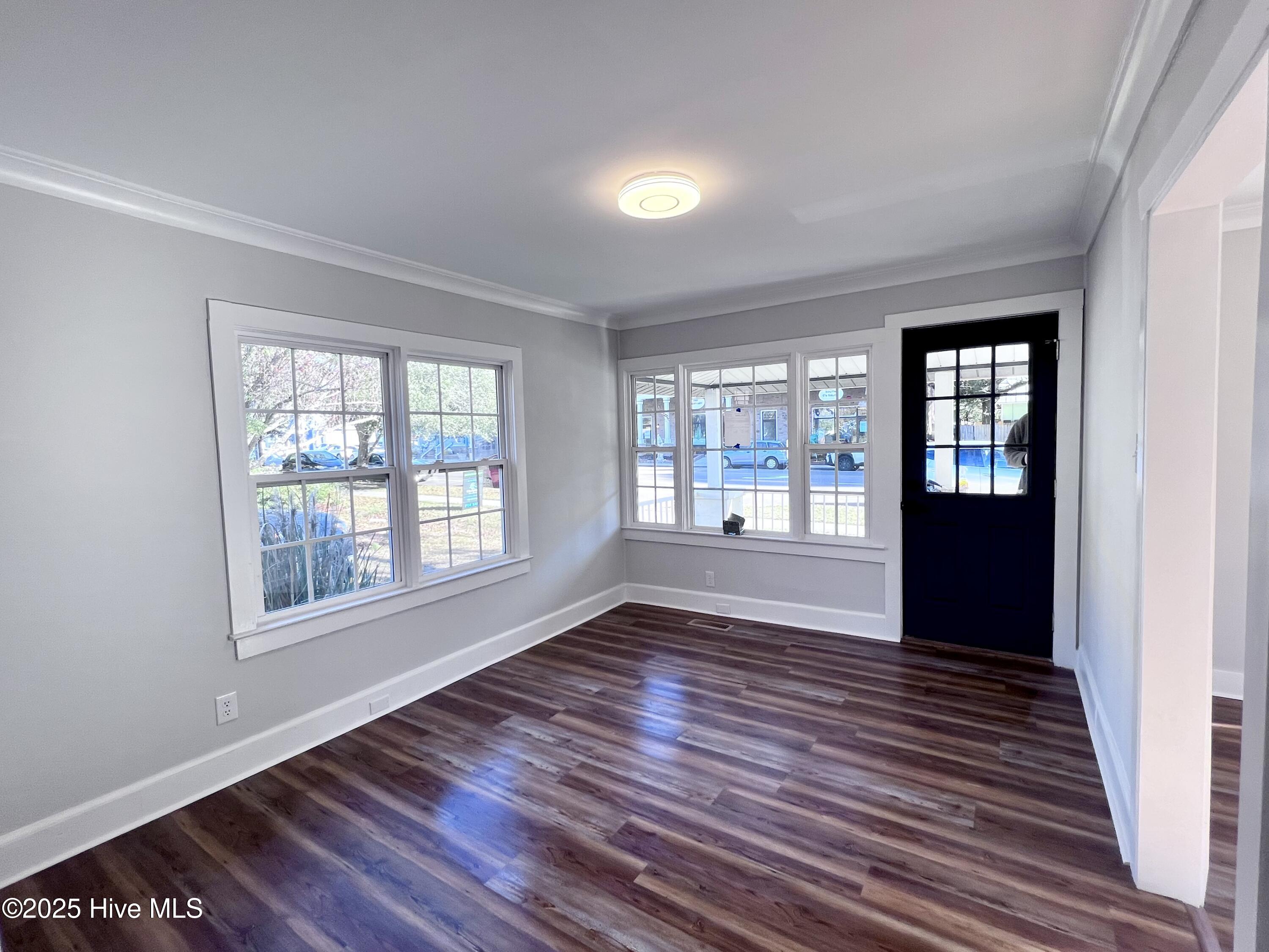 403 N Howe Street Property Photo 1