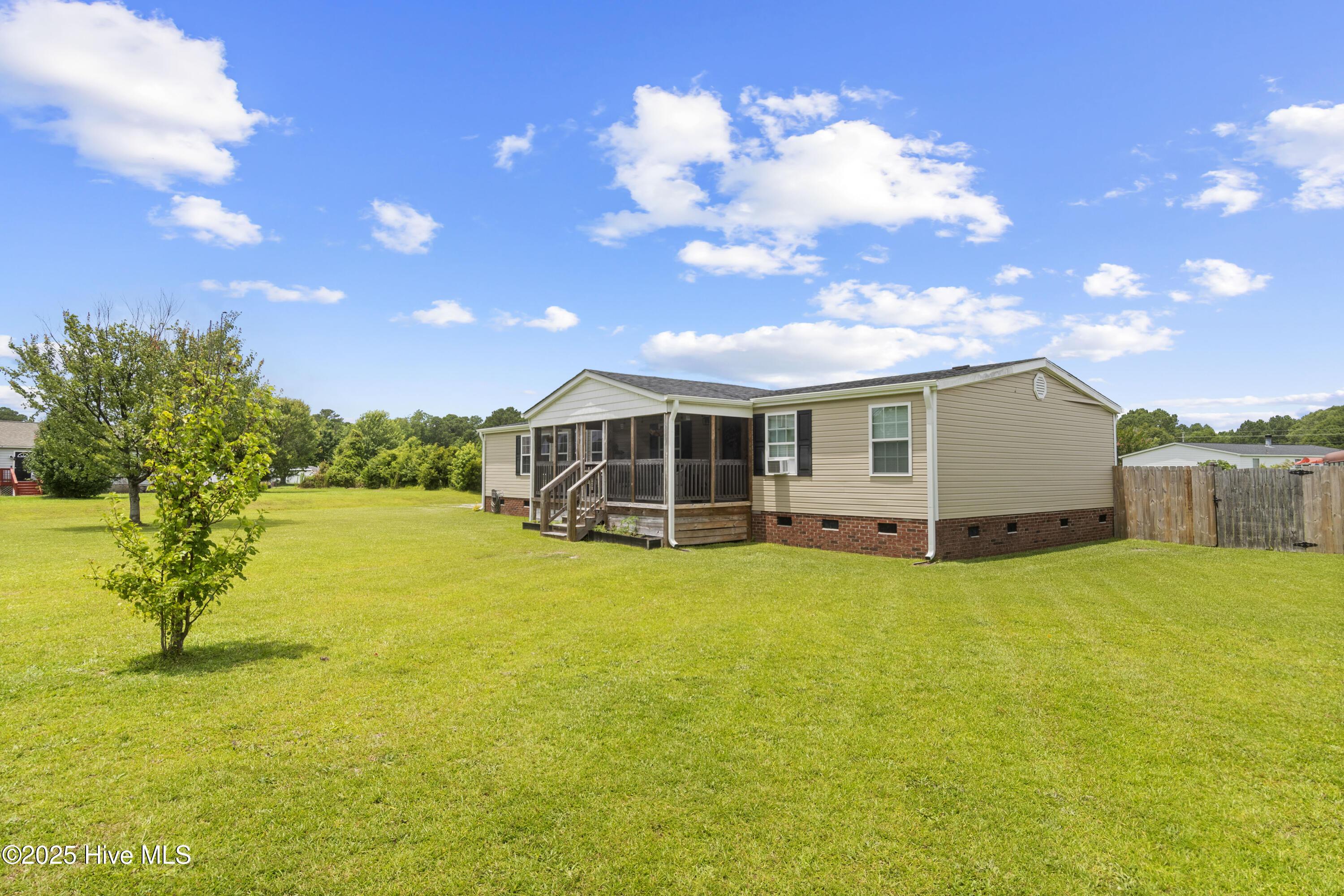 111 Hidden Creek Drive Property Photo 4