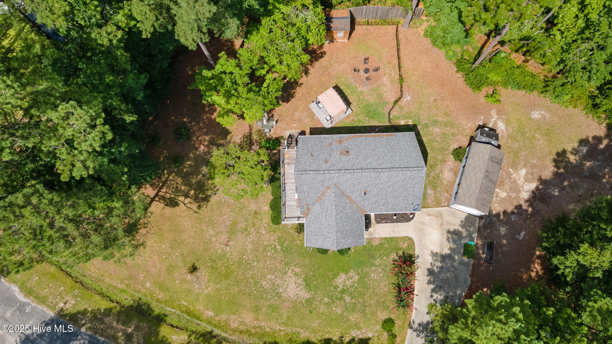 407 Sandlewood Drive Property Photo 2