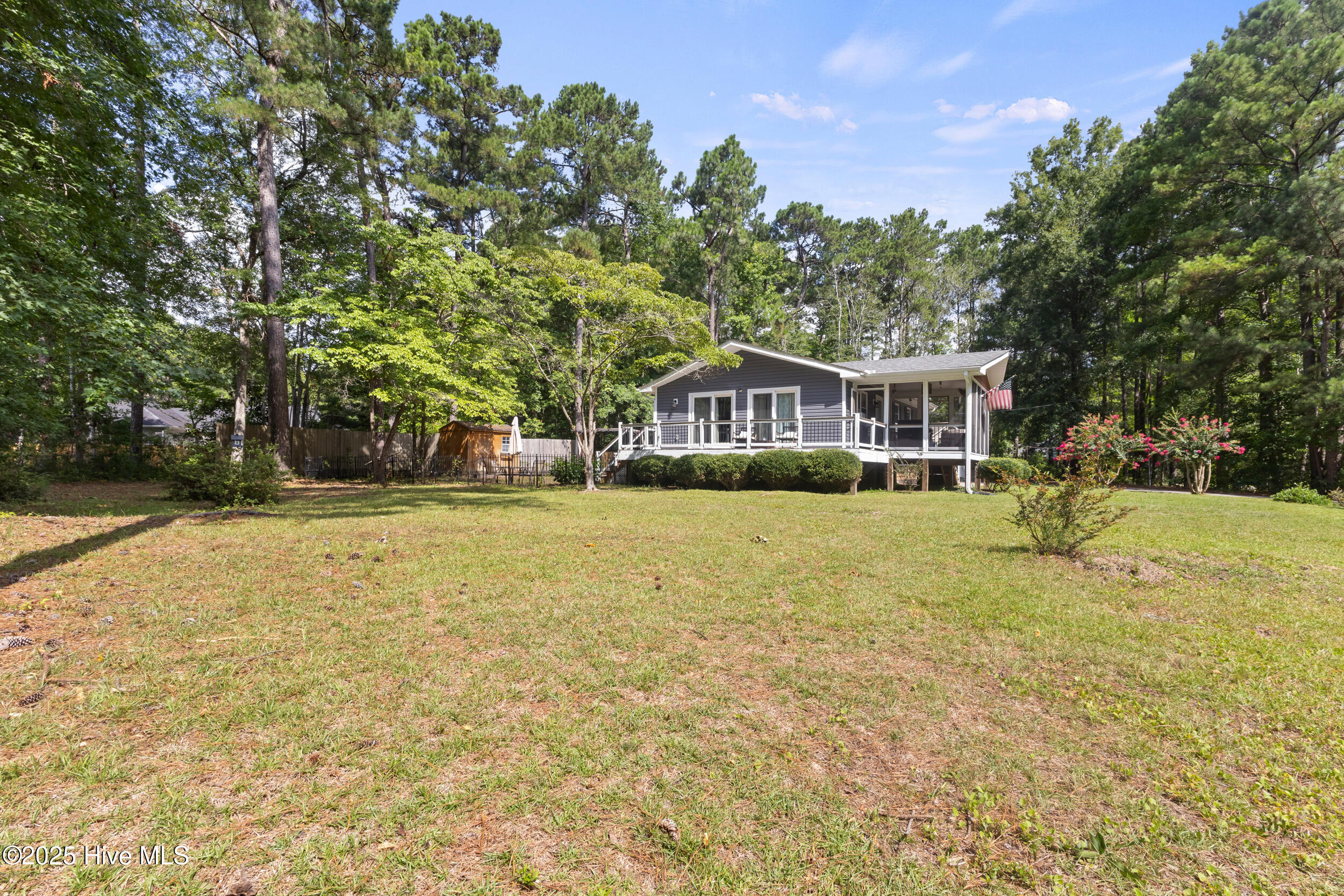 407 Sandlewood Drive Property Photo 3