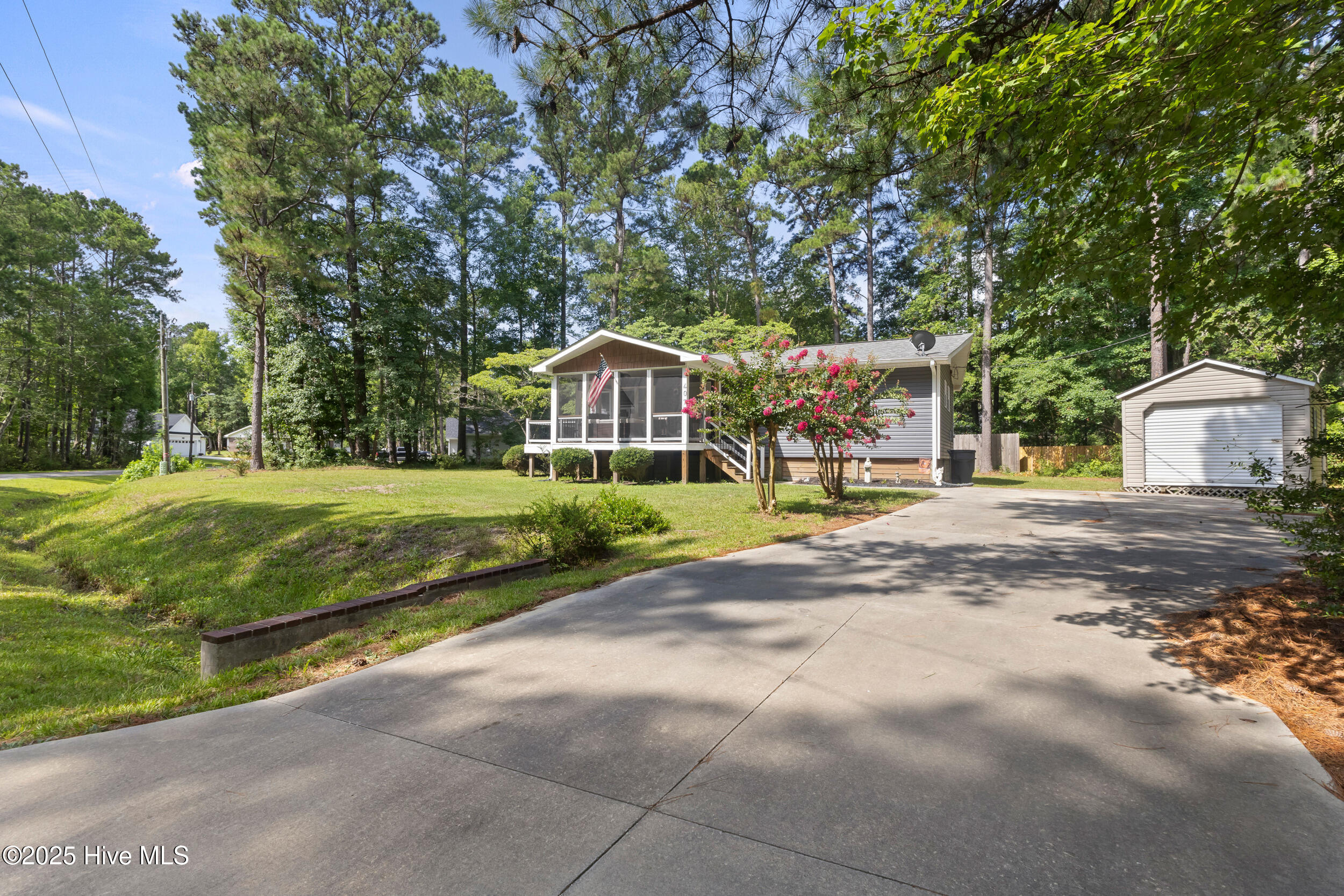 407 Sandlewood Drive Property Photo 4