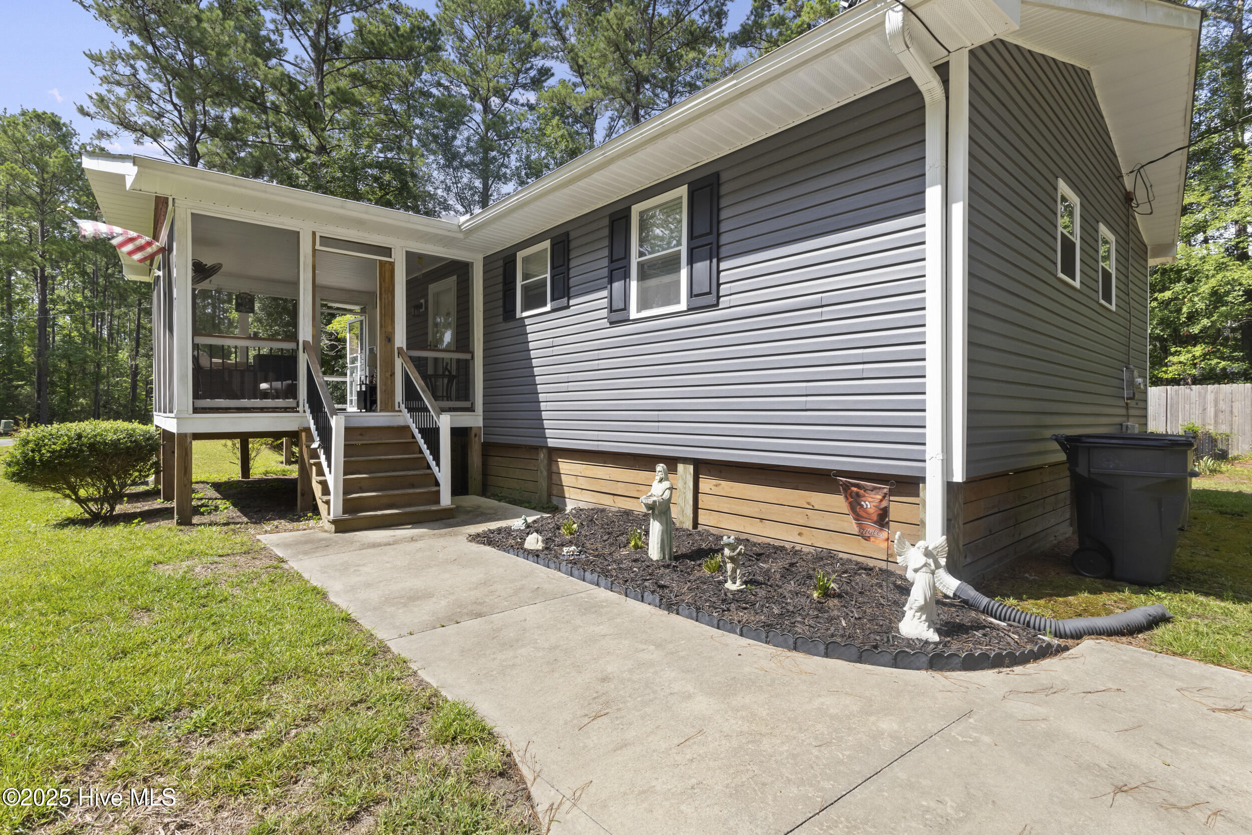 407 Sandlewood Drive Property Photo 7