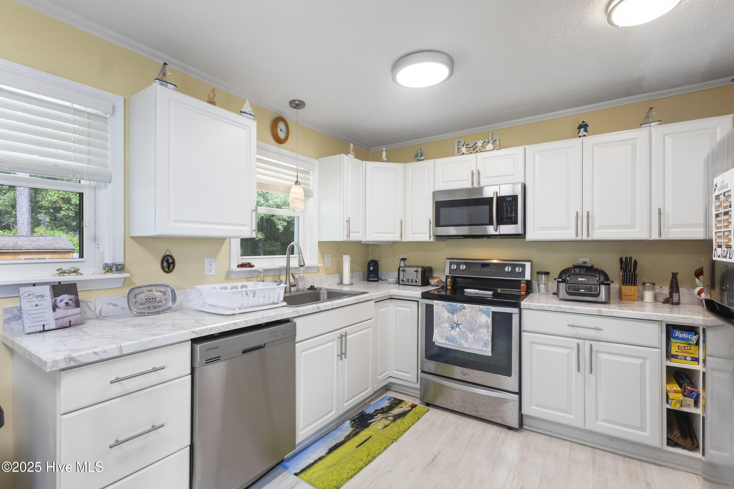 407 Sandlewood Drive Property Photo 15