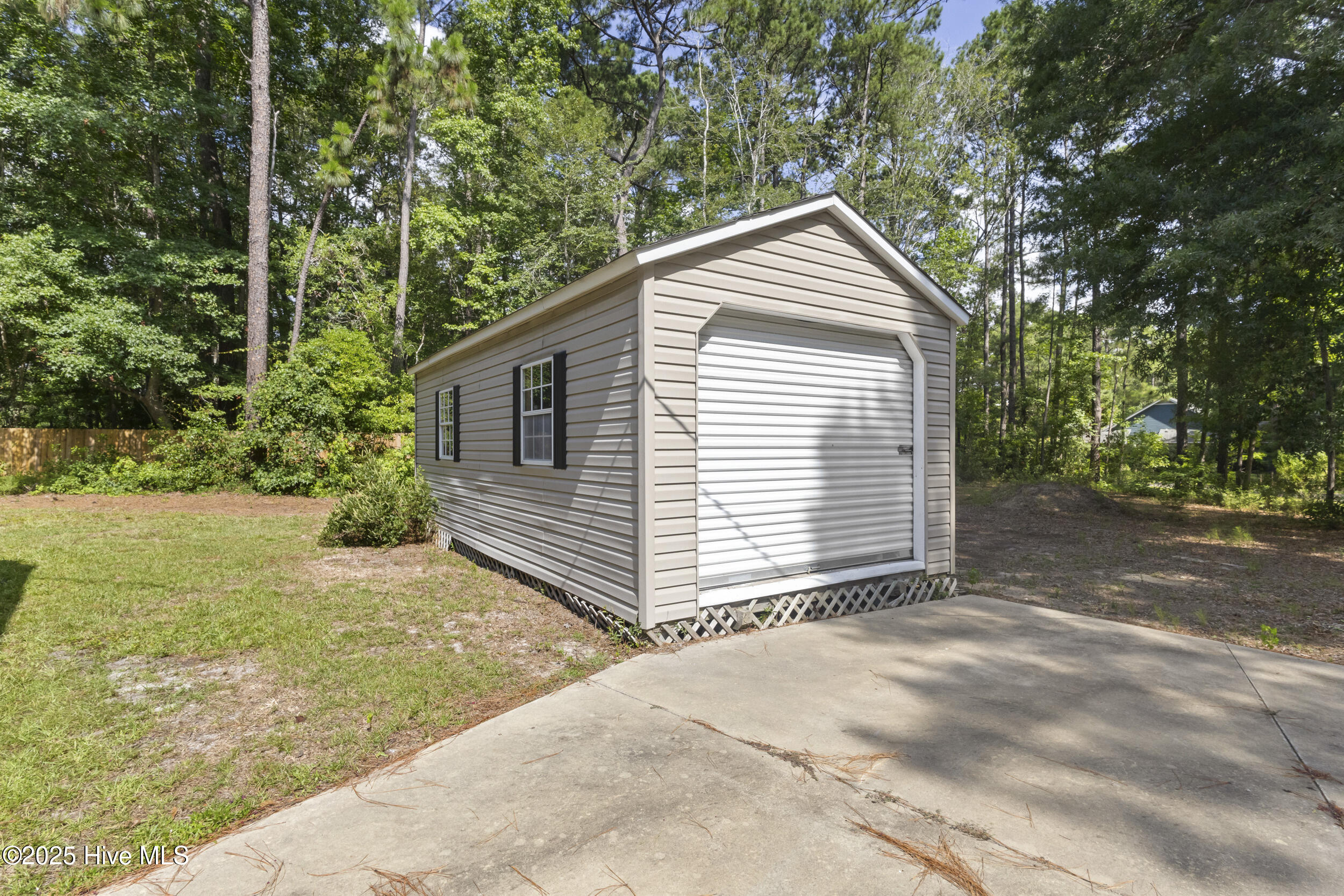 407 Sandlewood Drive Property Photo 28