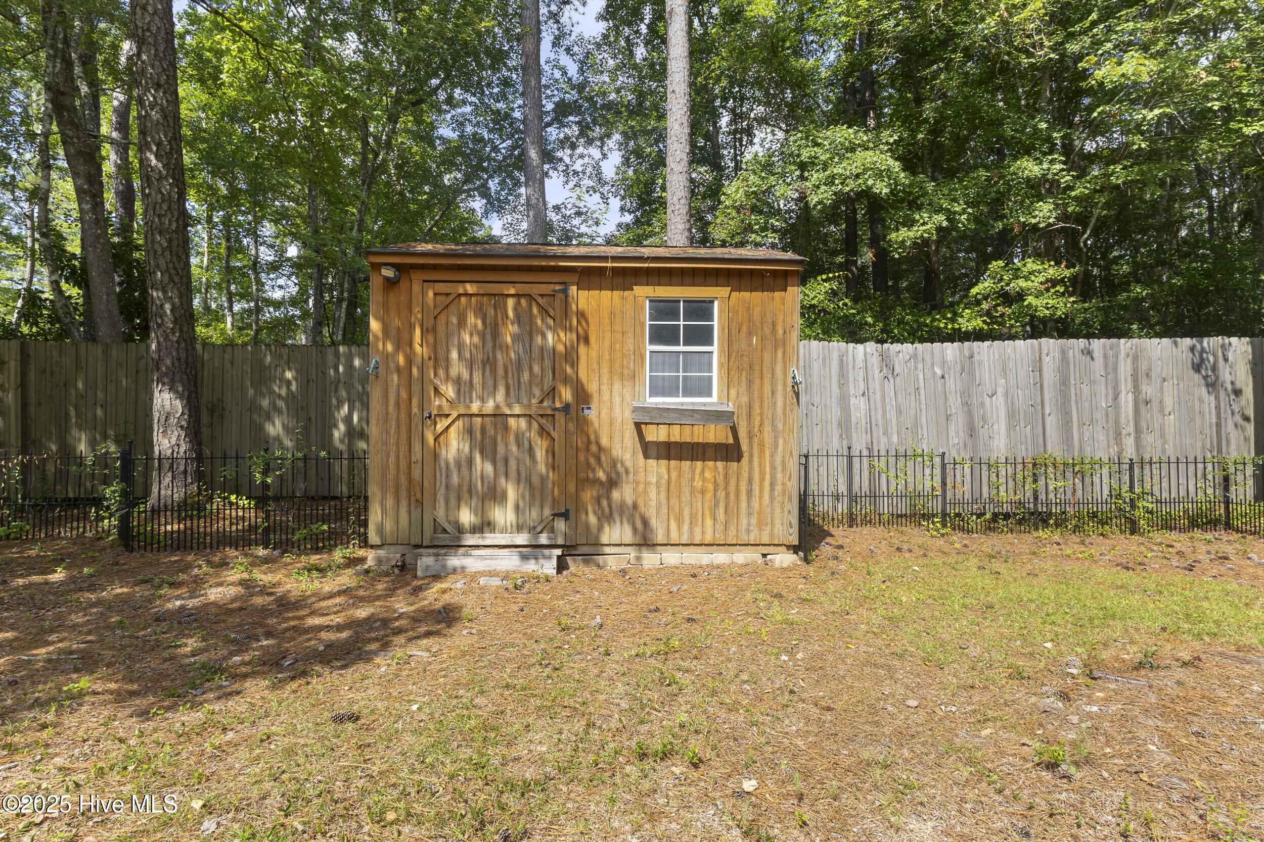 407 Sandlewood Drive Property Photo 33