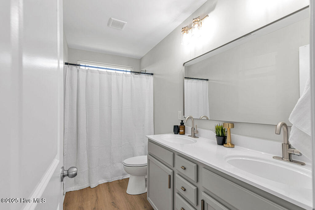 704 Mooring Court Property Photo 28