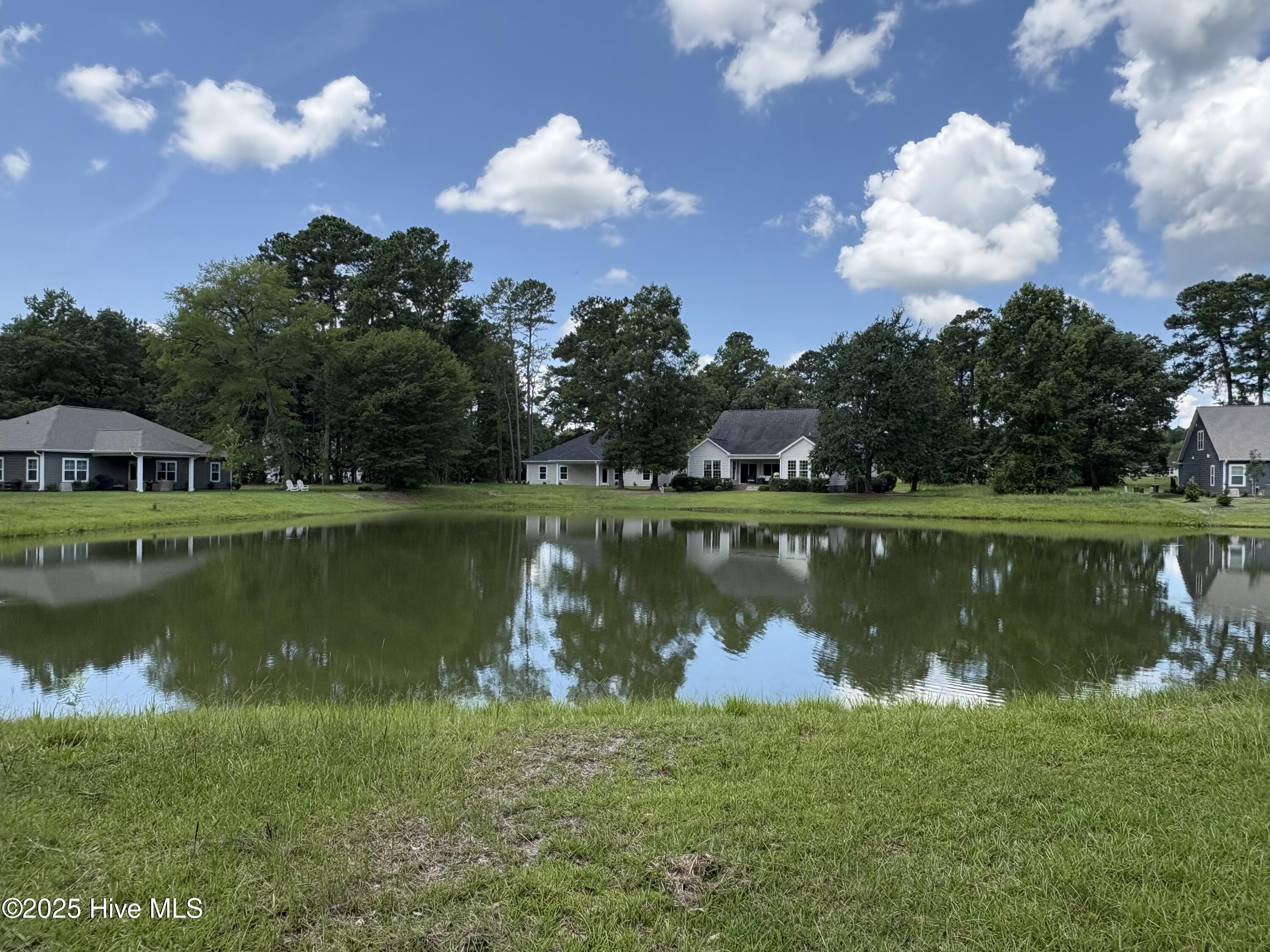 135 Willow Oaks Drive Property Photo 1
