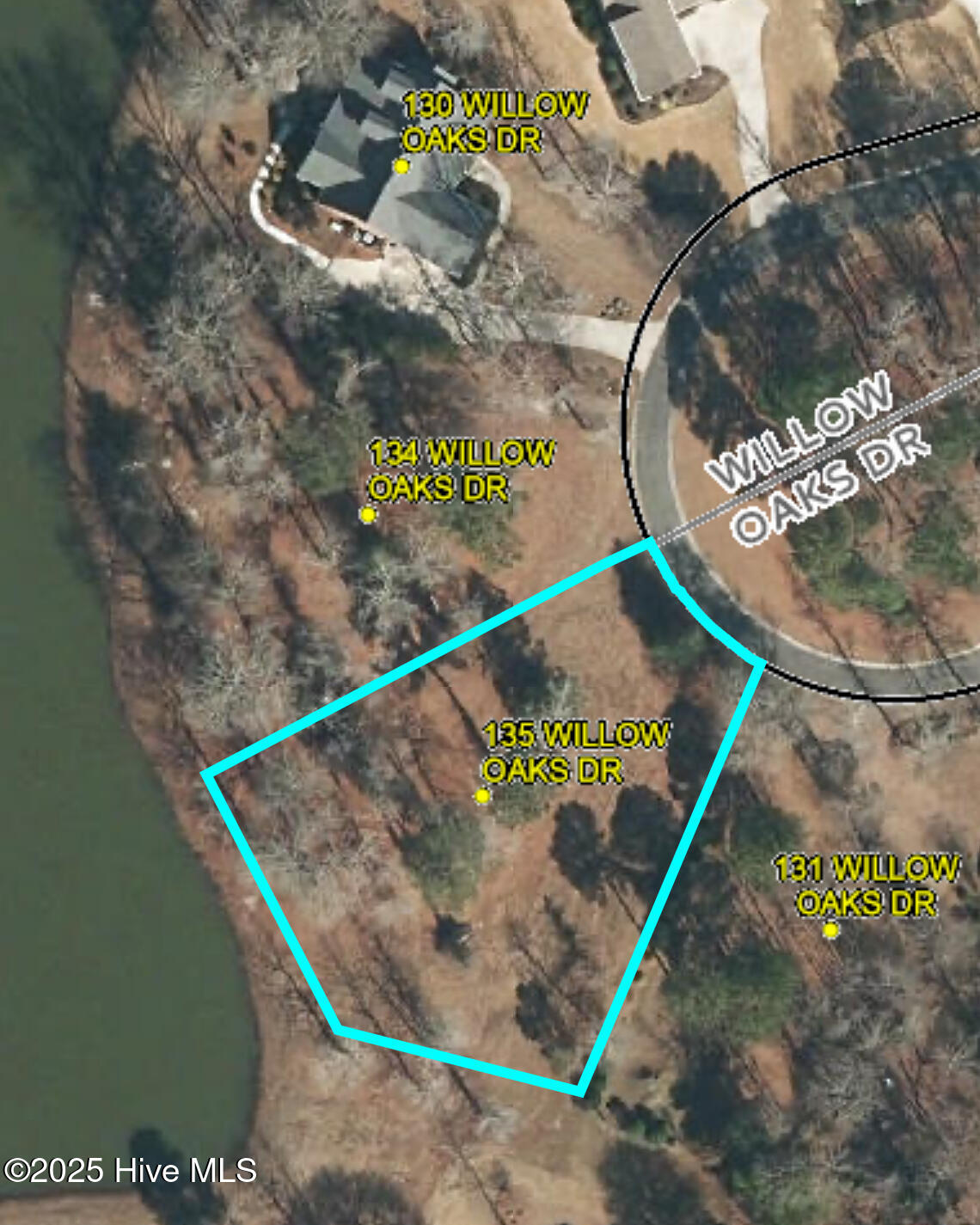 135 Willow Oaks Drive Property Photo 1