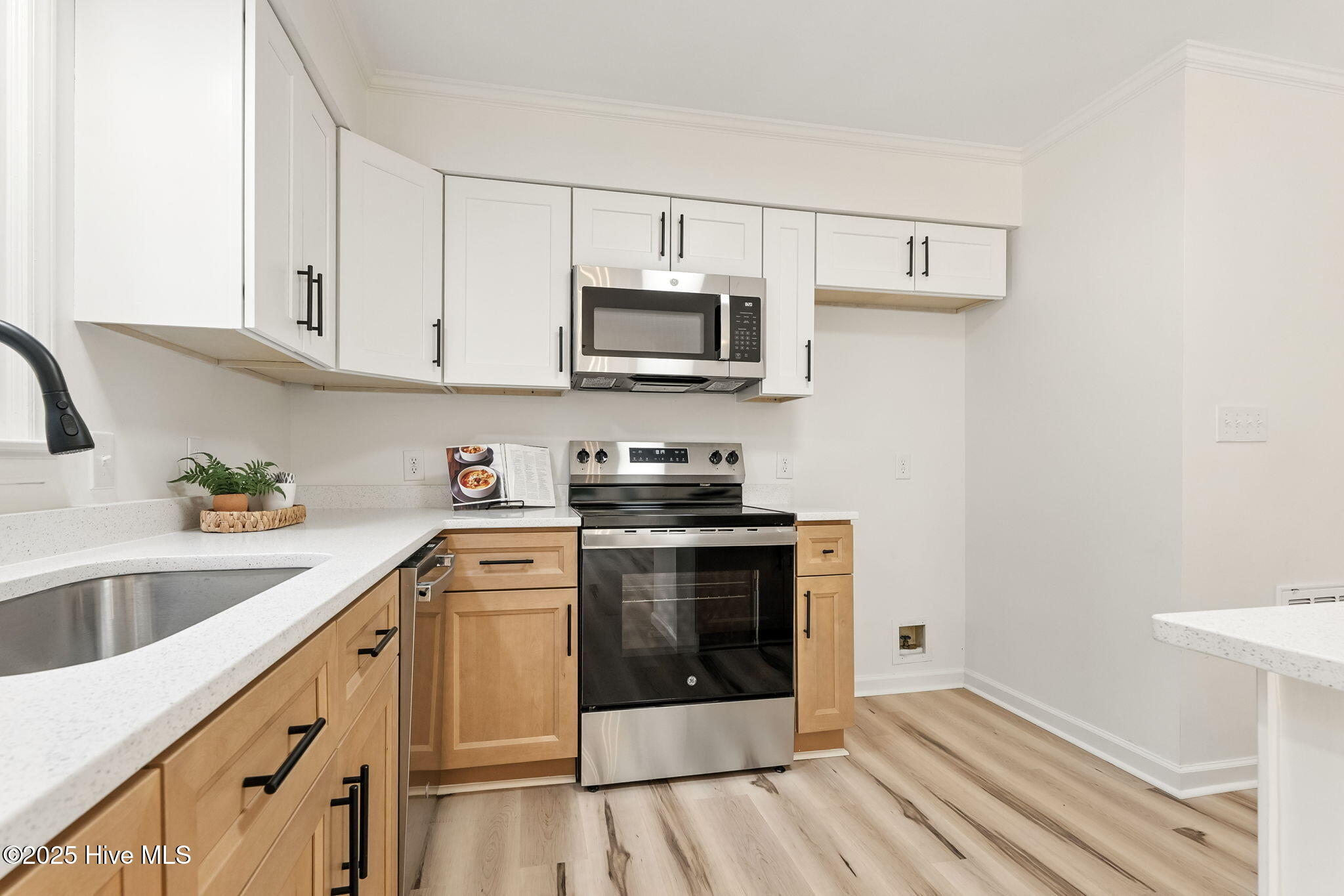 104 S Nikol Way Property Photo 21